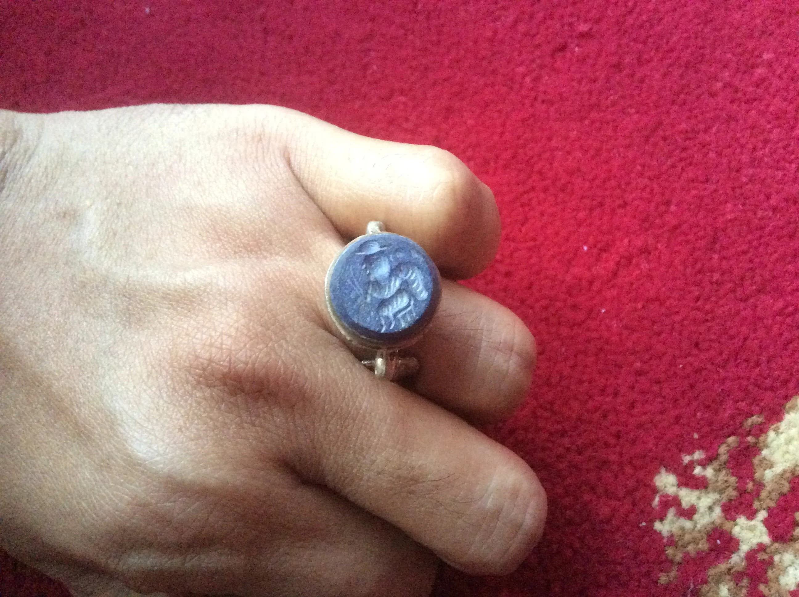 Antique Old vintage natural stone lapis lazuli intaglio medieval ring size 8 ,Roman Human sit on chair Silver with two head bird - image 4