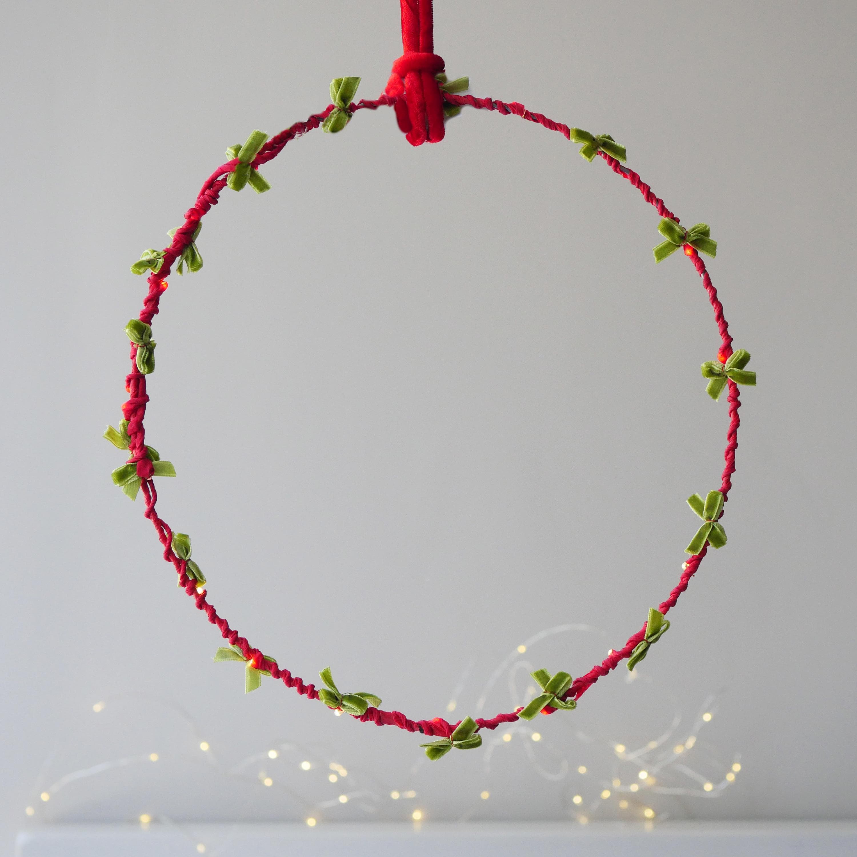 Velvet Bow Light Up Wreath - image 3