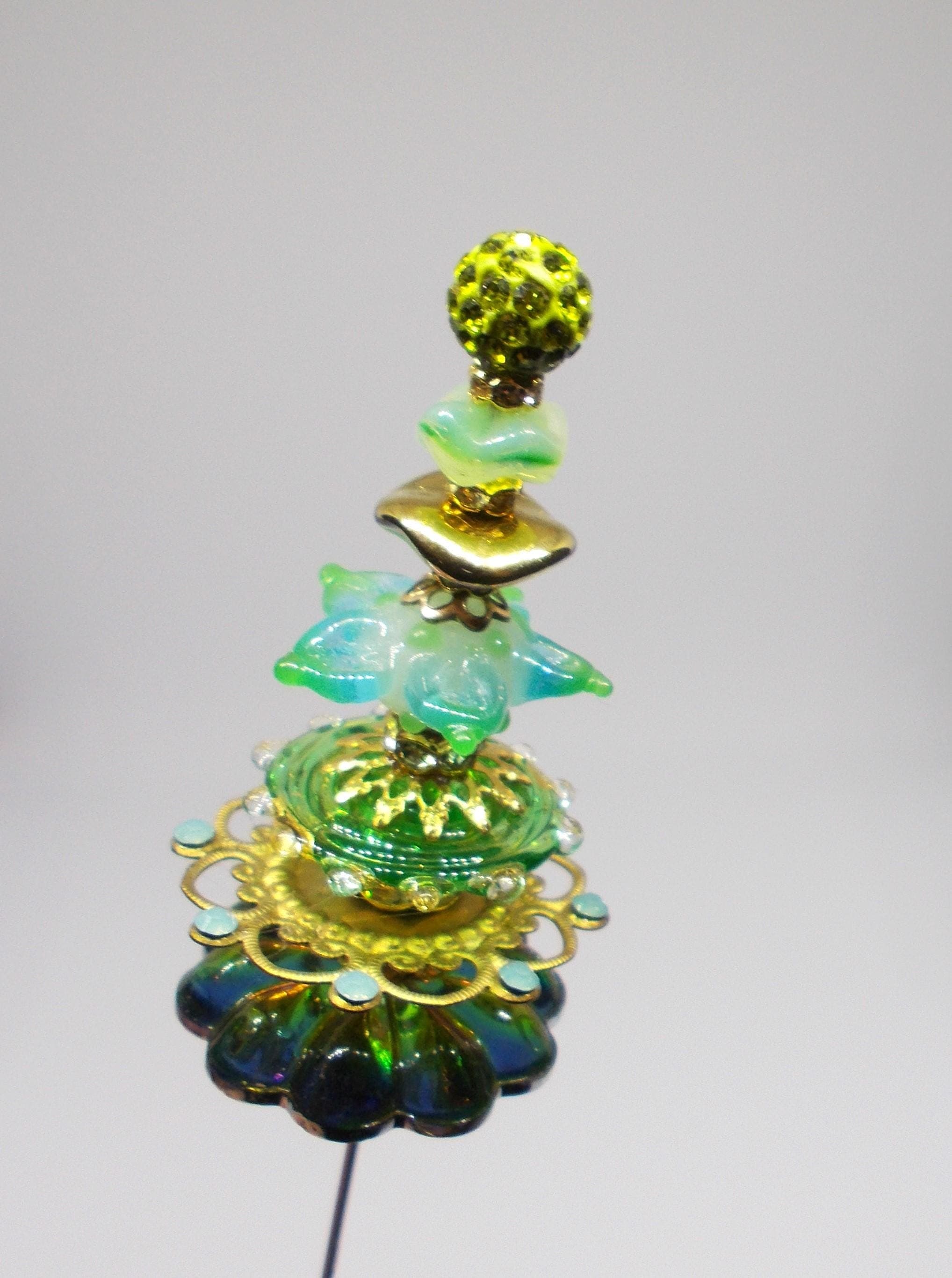 Christmas Tree Hatpin: Handmade Glass & Gold-Colored Steel Pin - image 3