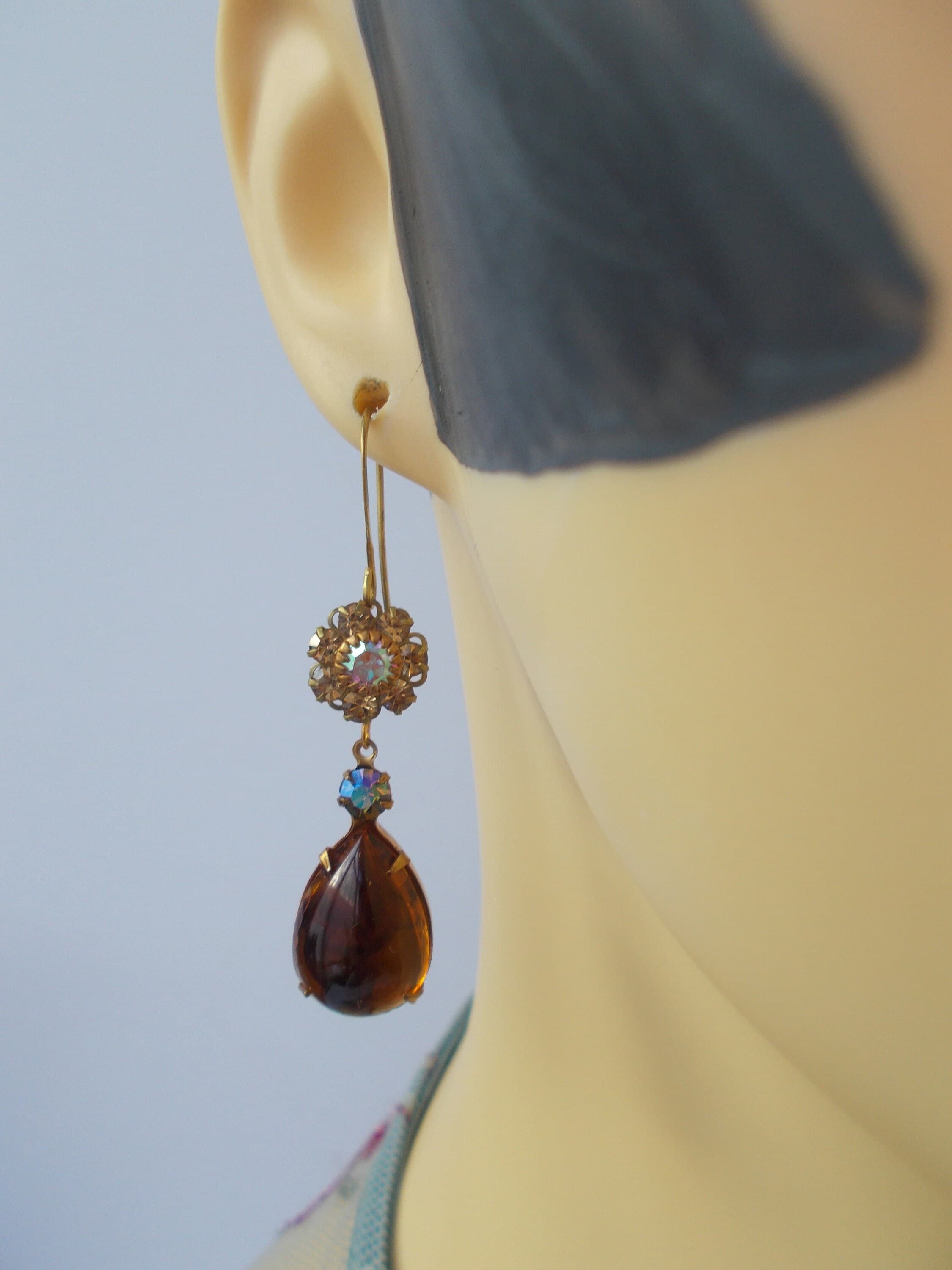 Vintage Faux Tortoise Glass Earrings: Brass Rhinestone Dangle - image 3