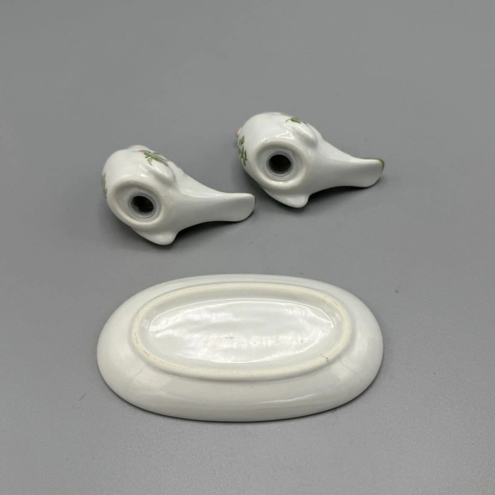 Vtg Unmarked Bird Salt and Pepper Shakers with Tray Pink Flowers Kitschy Ceramic - image 5