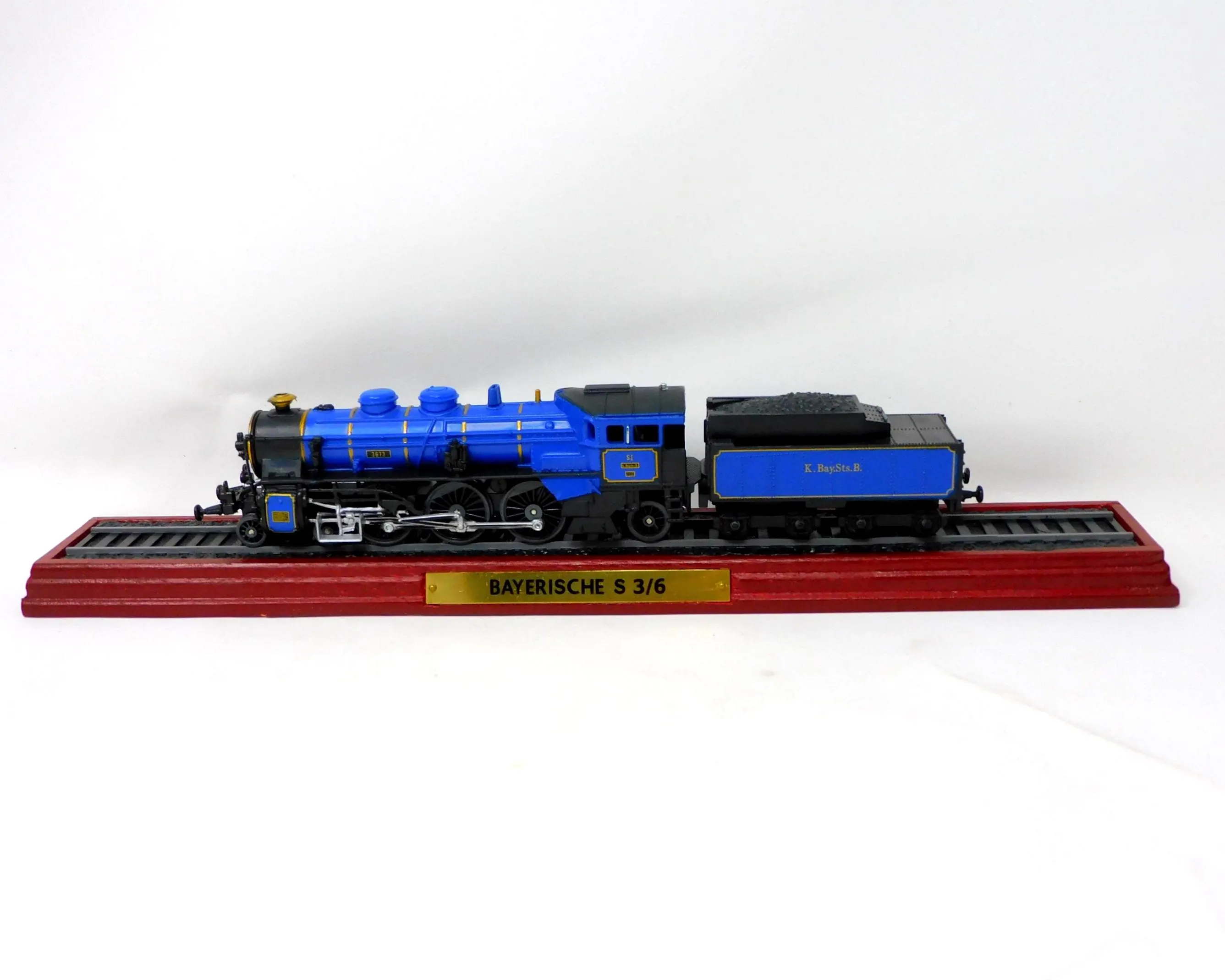 Collectible Bayerische S 3/6 Locomotive Model on Wooden Stand - image 3