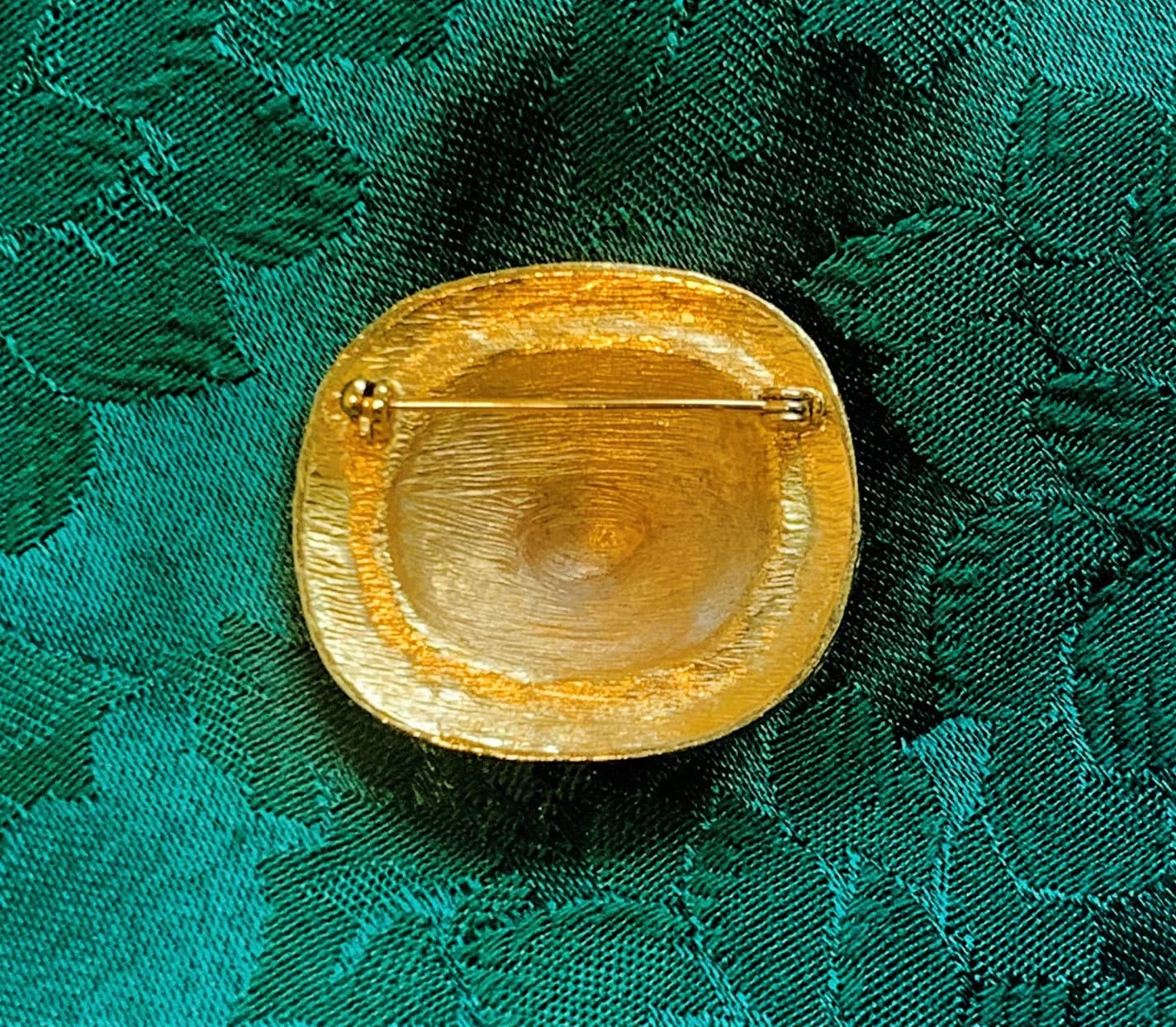 Brilliant Gold Metal Brooch - image 4