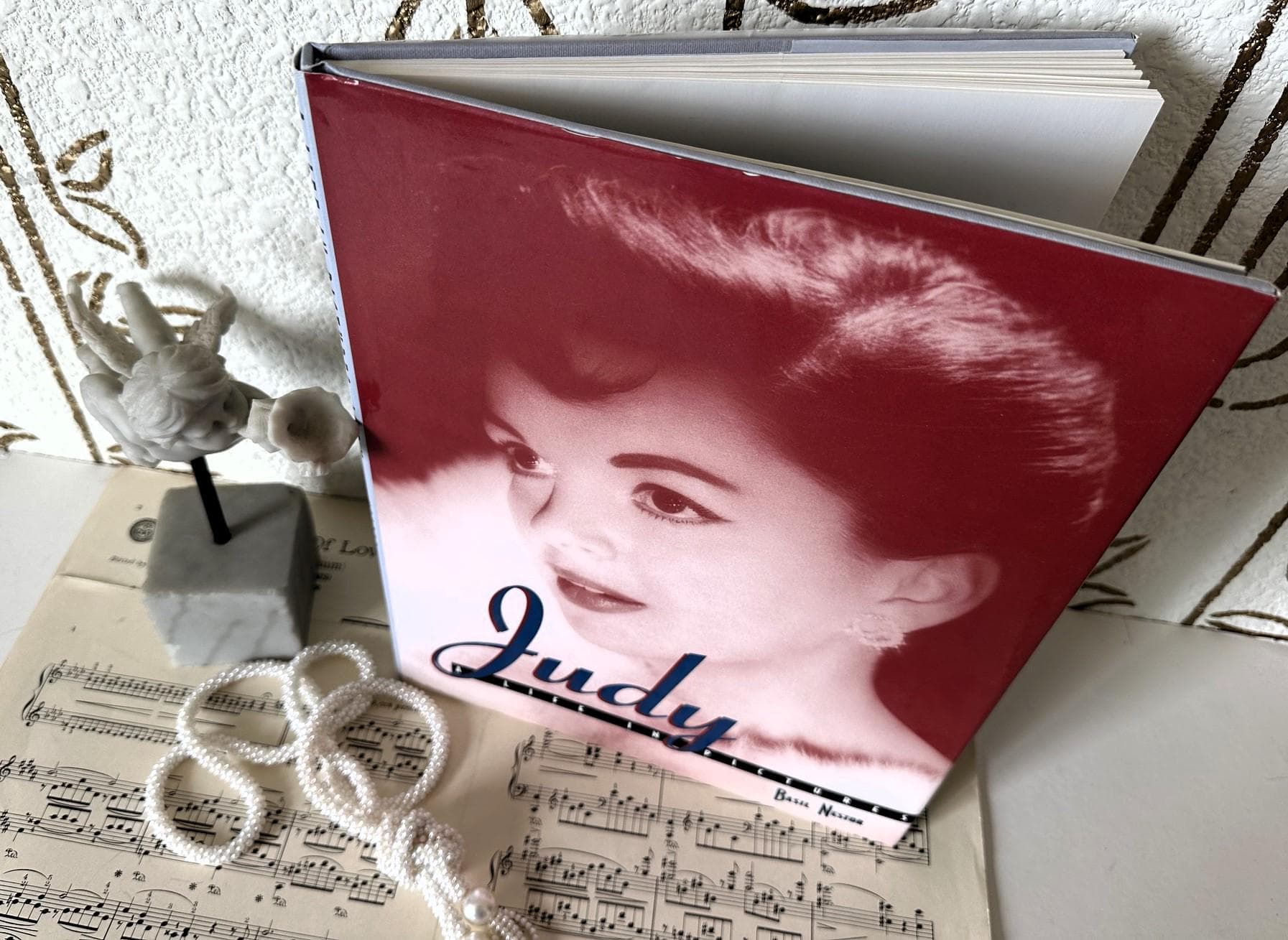 Book, Judy Garland Biography, A Life in Pictures, Vintage Hardcover - image 4