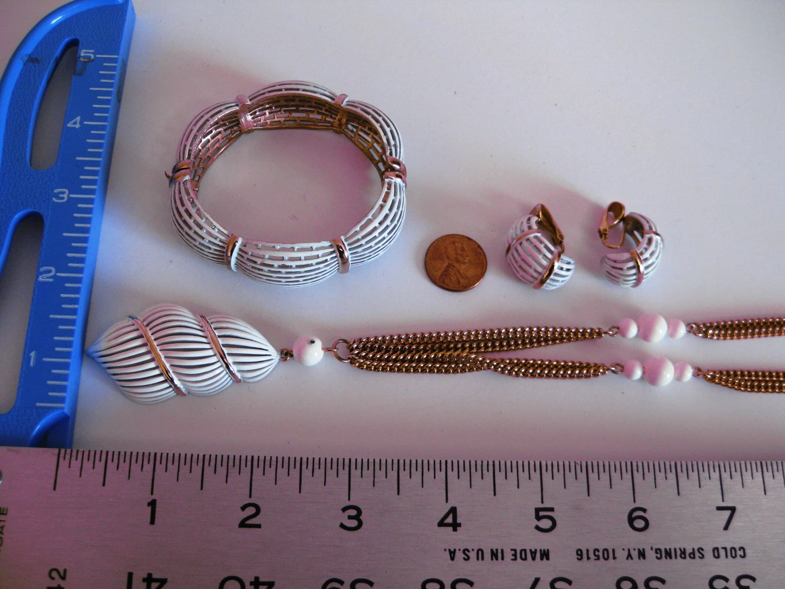 Seashell Jewelry Set, White and Gold Jewelry, Necklace, Bracelet & Earrings, 1950s - image 5