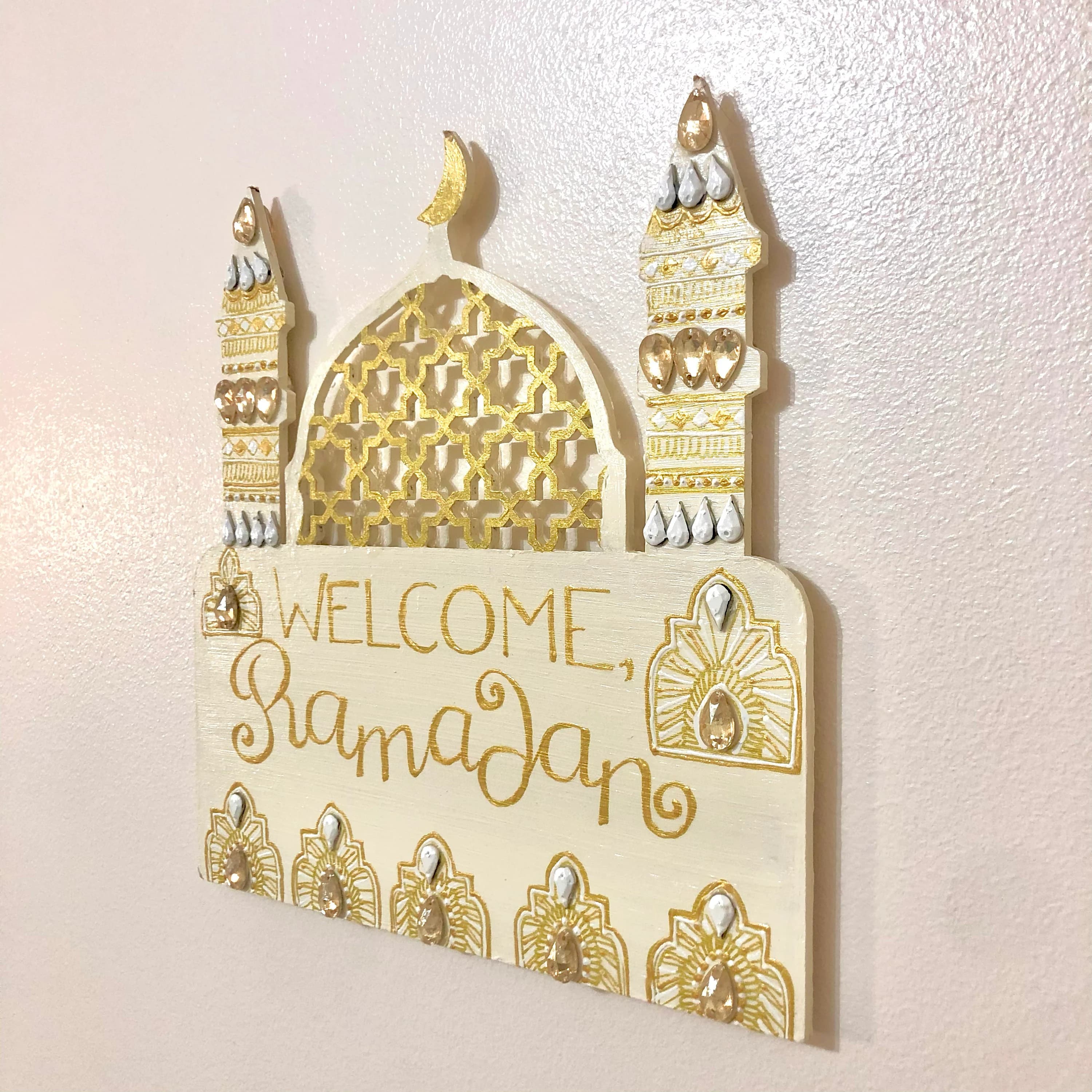Aurora Ramadan & Eid Welcome Sign with Standing Moon and Hanging Stars Garland | Hand-Painted - image 3