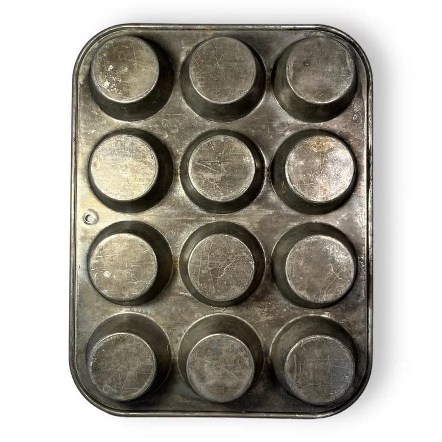 Wear Ever Muffin Pan, Alcoa, 12 Hole, Vintage Aluminum Bakeware - image 3