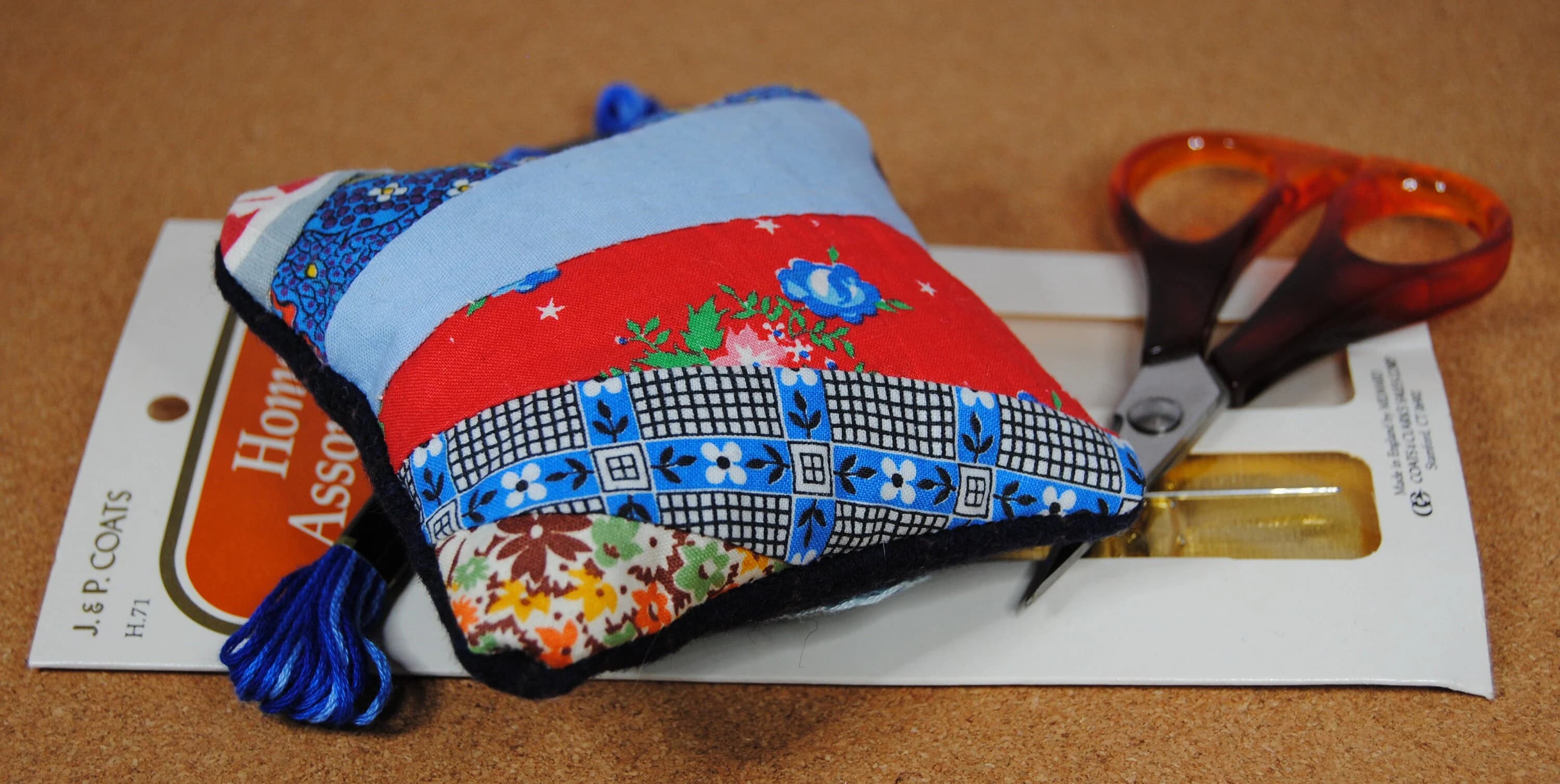 Handmade pincushion - Vintage quilt block and wool - Slow stitching - Gift for quilter