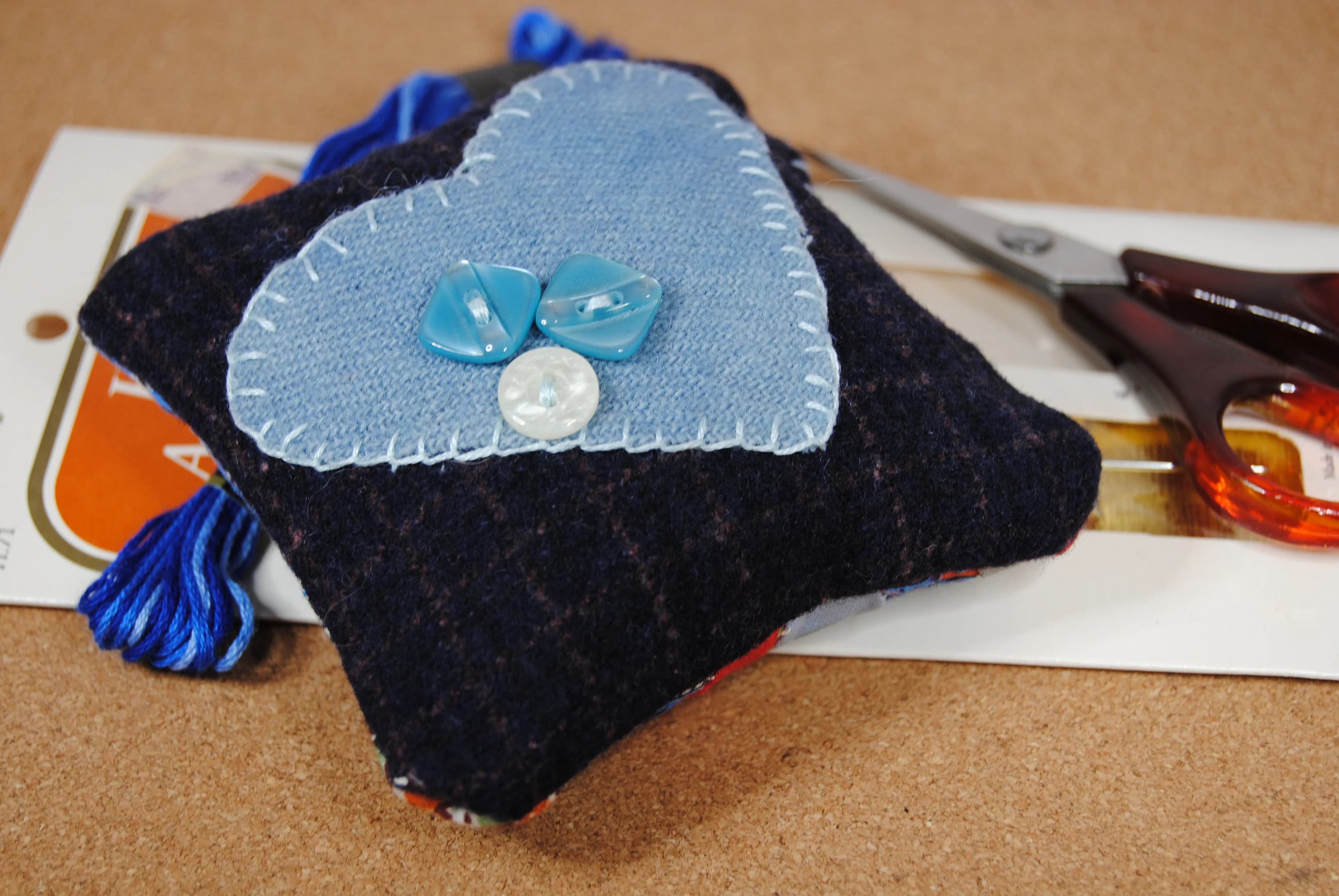 Handmade pincushion - Vintage quilt block and wool - Slow stitching - Gift for quilter - image 3