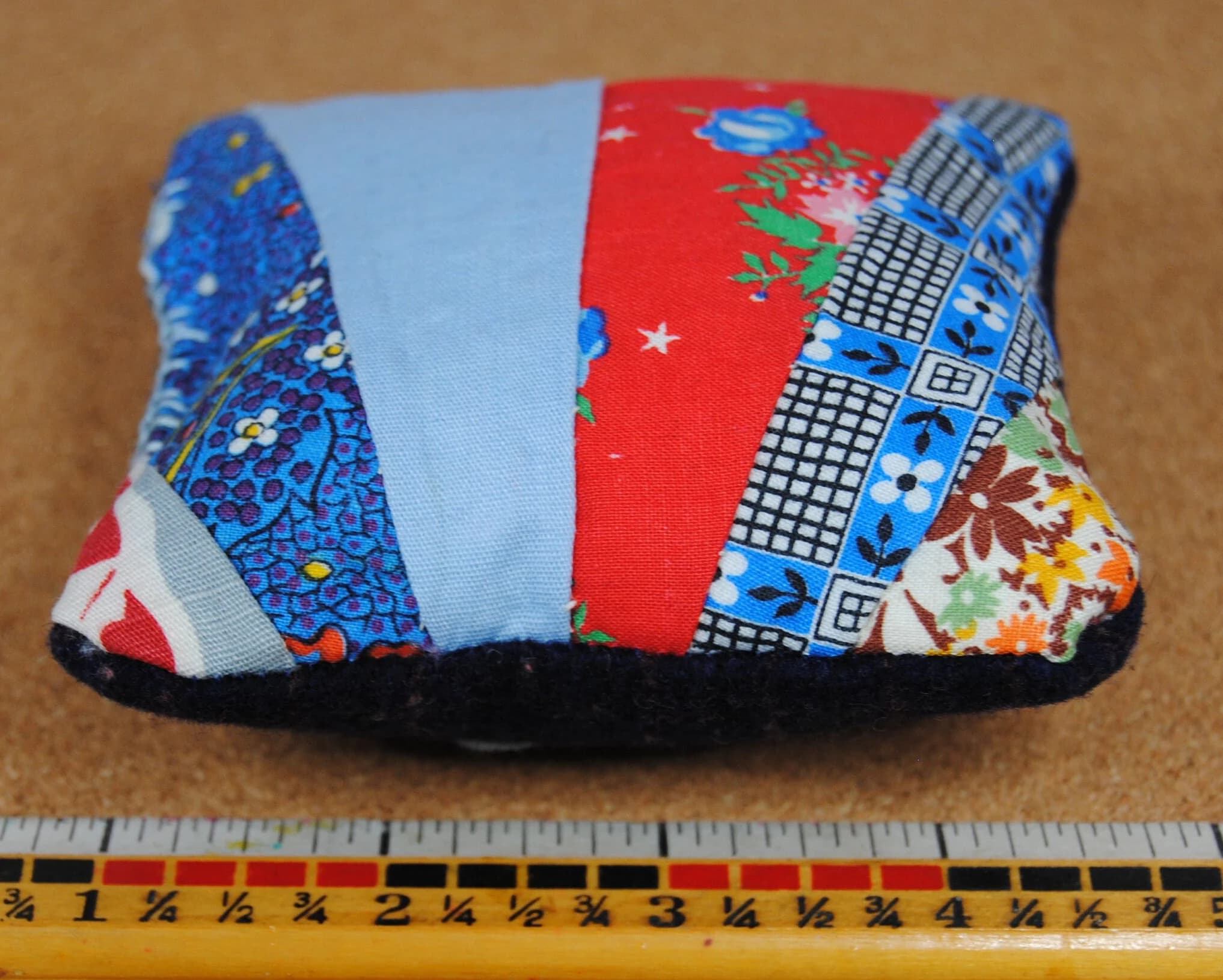 Handmade pincushion - Vintage quilt block and wool - Slow stitching - Gift for quilter - image 4