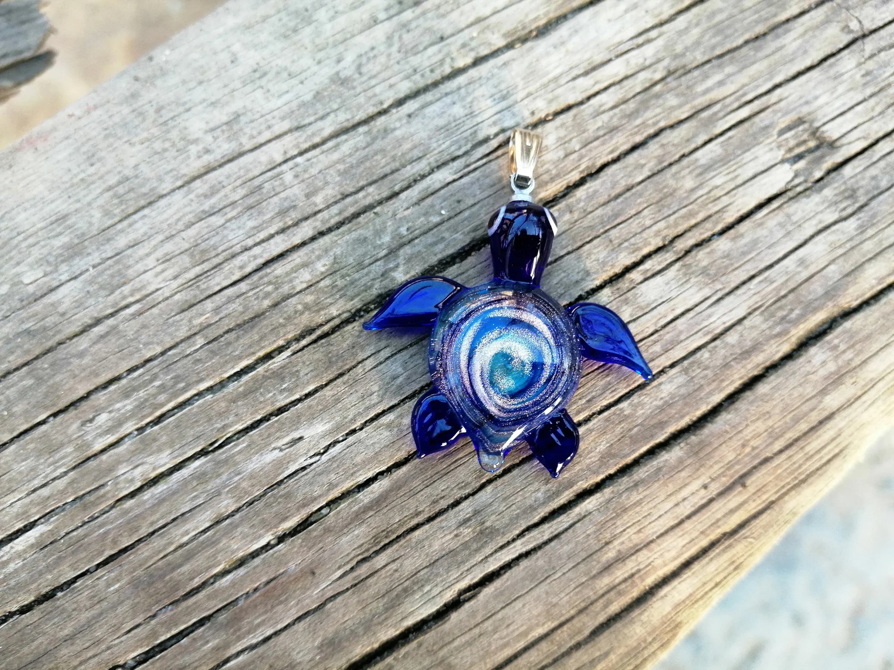 Glass sea turtle pendant, sea turtle jewelry, glass sea animals, sea turtle ornament, sea turtle figurine, turtle pendant, glass figurine