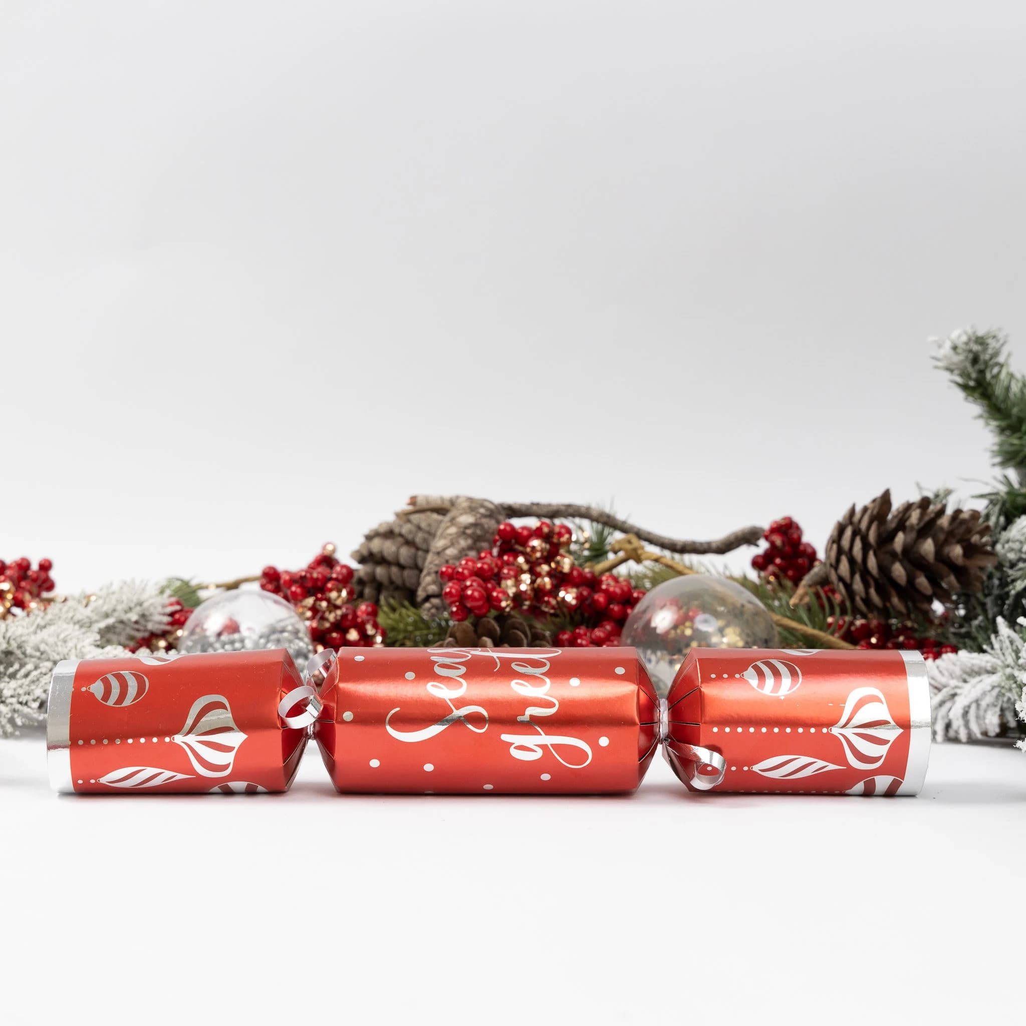 12 Make Your Own Christmas Cracker kit Crackers Hats Snaps Red baubles - image 5