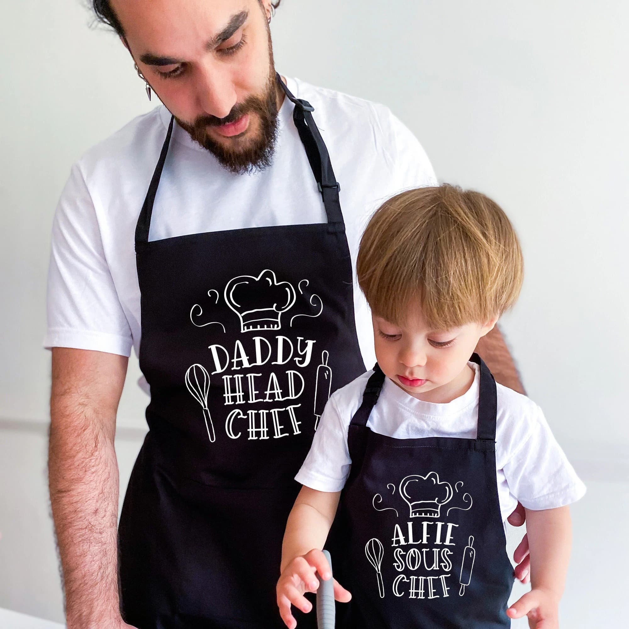 Cute matching apron with names / Personalised head chef sous chef / Father's Day Christmas Birthday gift for dad child / Daddy son daughter - image 2