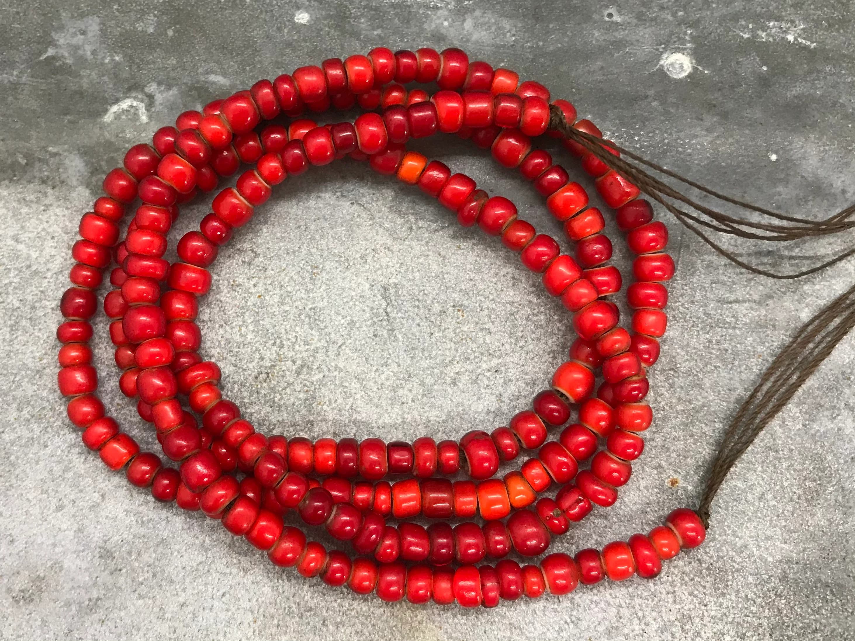 Strand of Venetian whitehearts, 1900's, murano glass beads, cornaline d'Aleppo, old Venetian beads, African trade beads, spacer beads, 55 cm - image 5