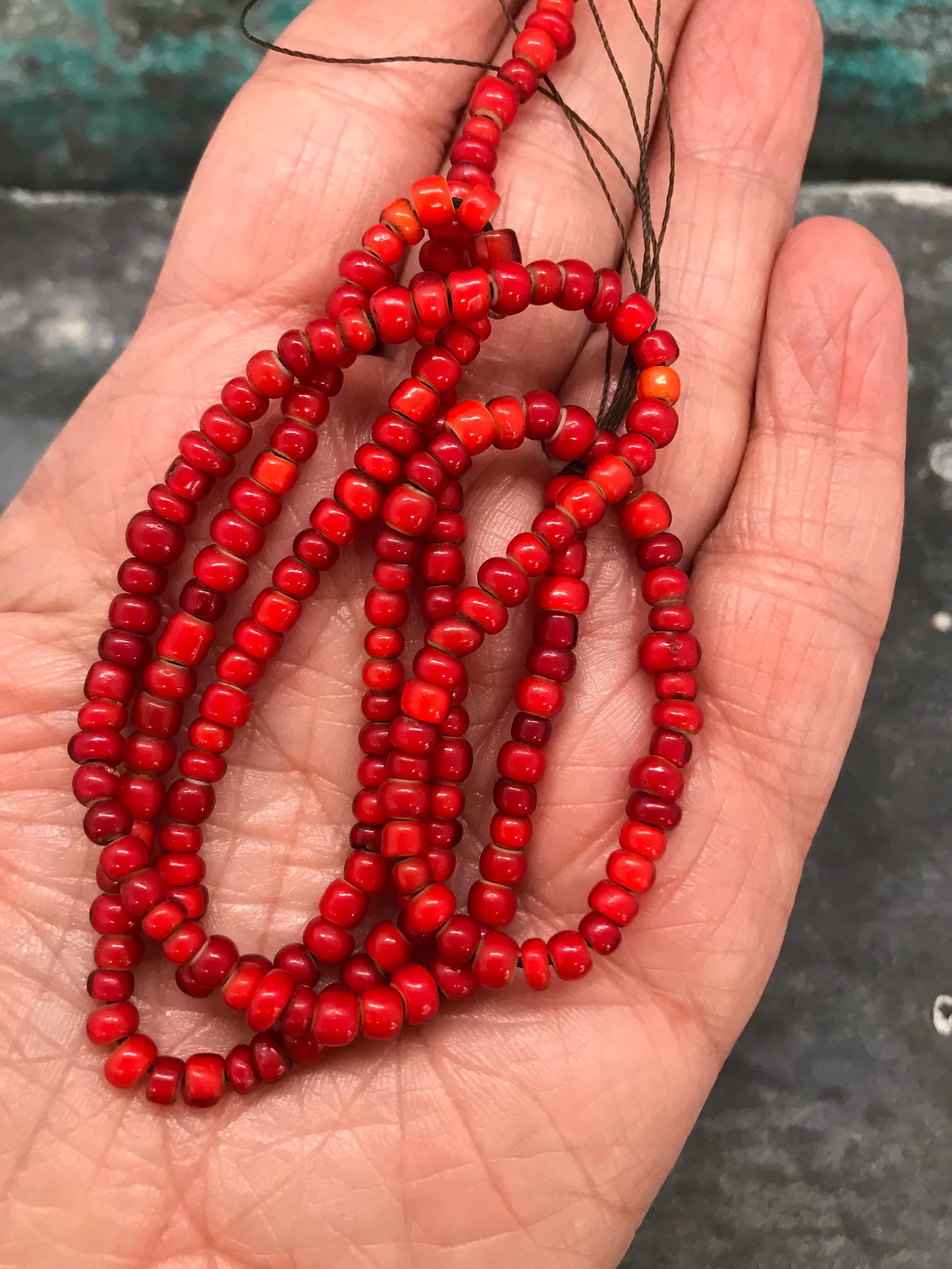 Strand of Venetian whitehearts, 1900's, murano glass beads, cornaline d'Aleppo, old Venetian beads, African trade beads, spacer beads, 55 cm - image 4