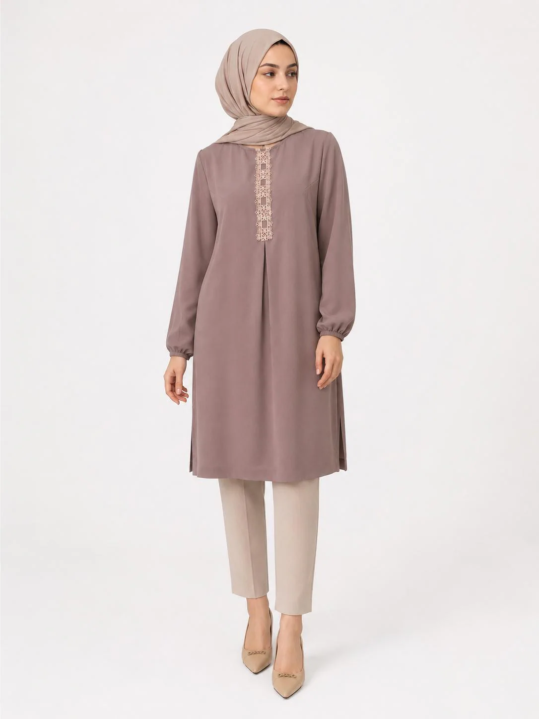 Modest Embroidered Tunic for Women, Long Sleeve Muslim Tunic Top, Knee Length Modest Blouse, Elegant Islamic Clothing, Loose Fit Tunic