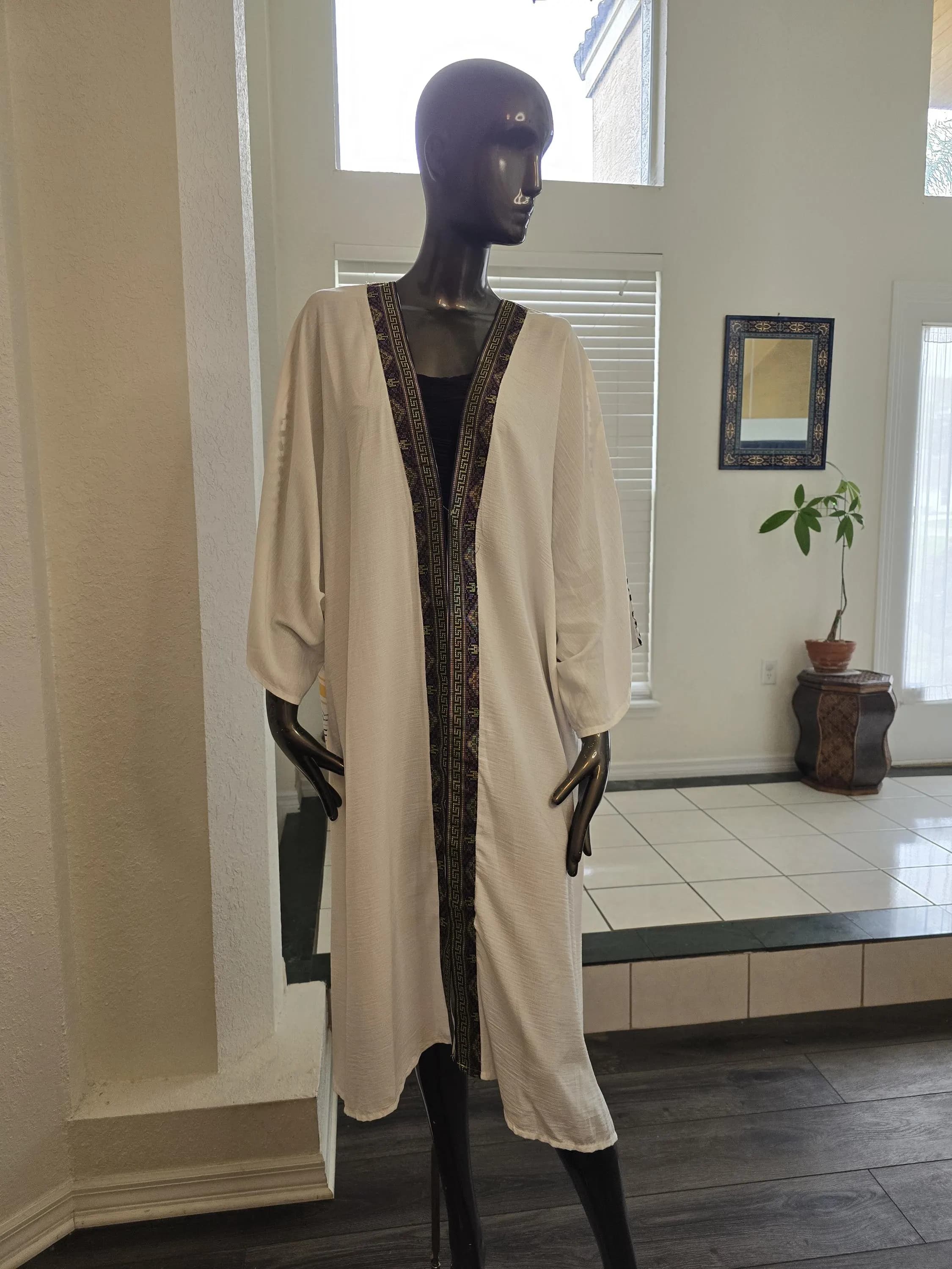 Embroidered White Abaya, Kufyieh Hatta Style, Kaftan Thobe