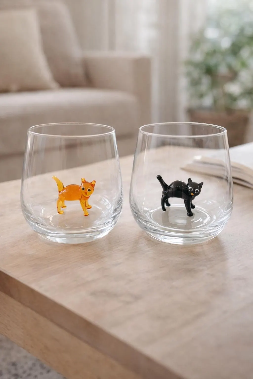 Drinking glass with brown cat, black cat glass cup, water cup, funny cat owner gift, cat mom gift, stemless glassware, christmas table,