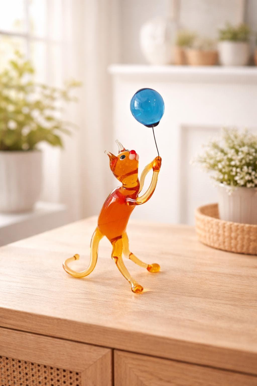 Art glass cat with balloon, cat lover gift, home decor, Murano Glass cat, blown glass cat, glass miniature animal, cat ornament, desk animal - image 4