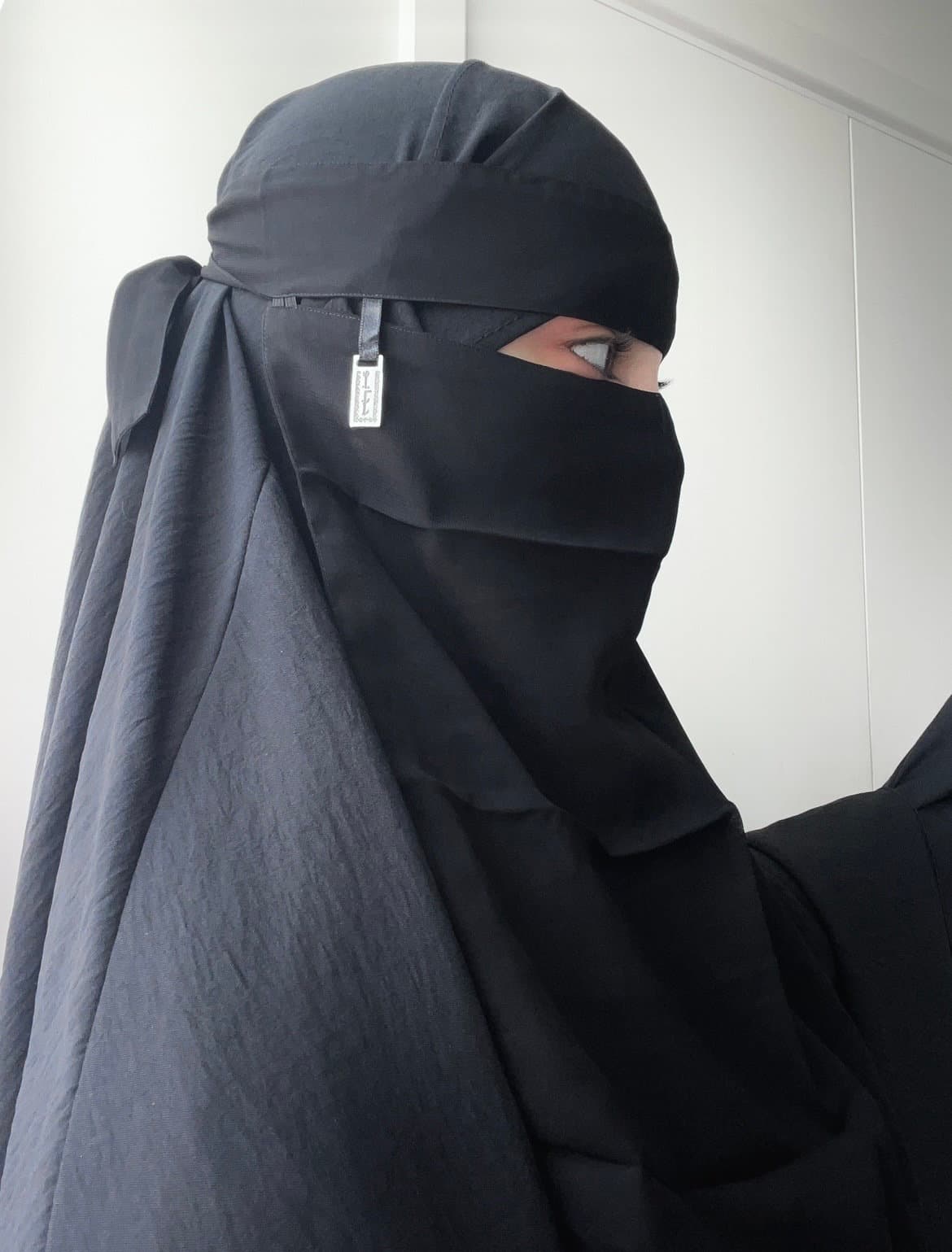 One layer saudi niqab with diamanté charm - image 3