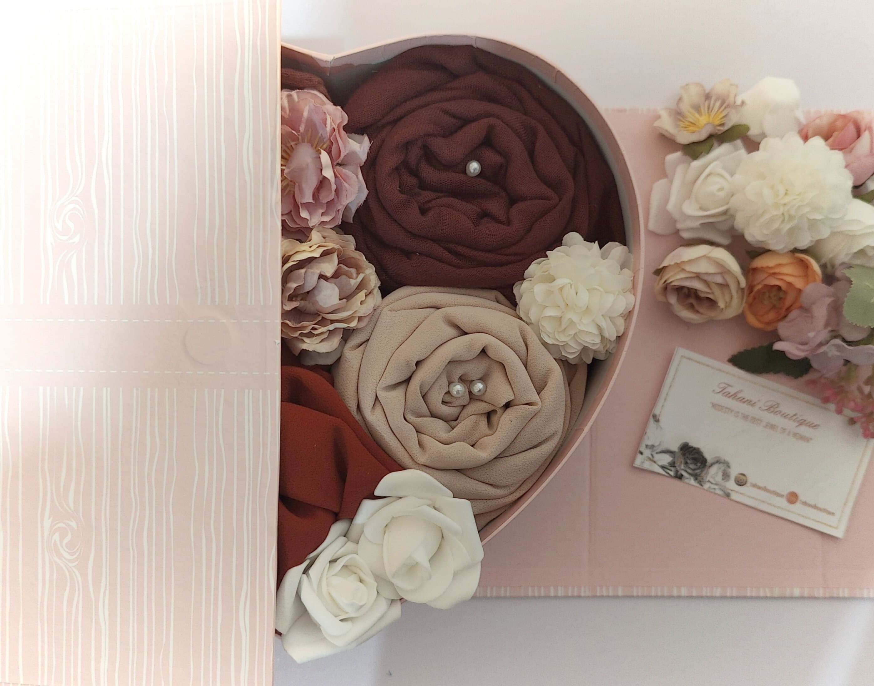 Heart of Gold Hijab Bouquet Gift Box – 4 Hijabs & Scented Flowers - image 4