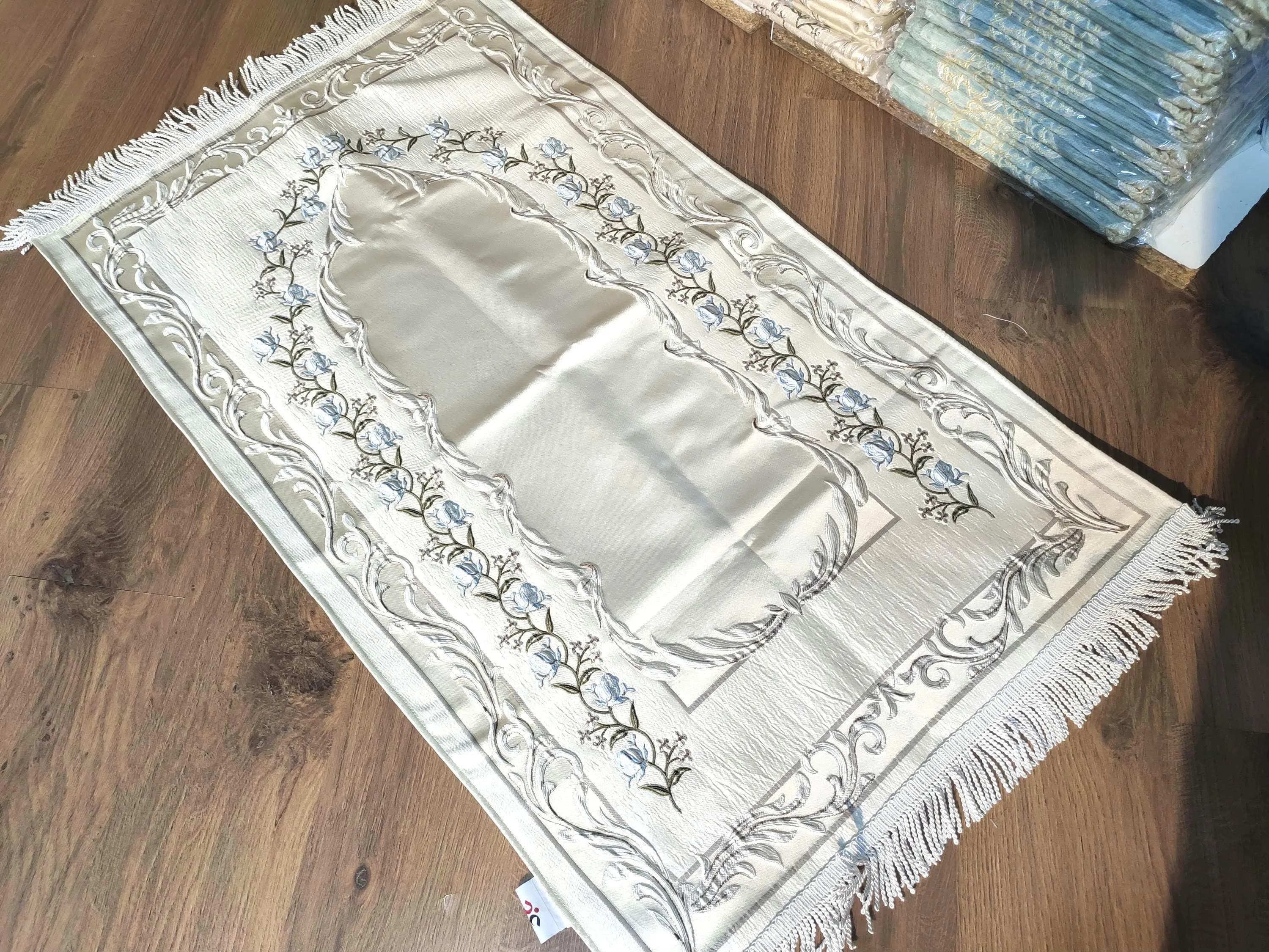 Rose Chenille Prayer Rug, Islamic Gift, Ramadan Eid Present, Muslim Prayer Mat, Handmade Sajjada - image 3