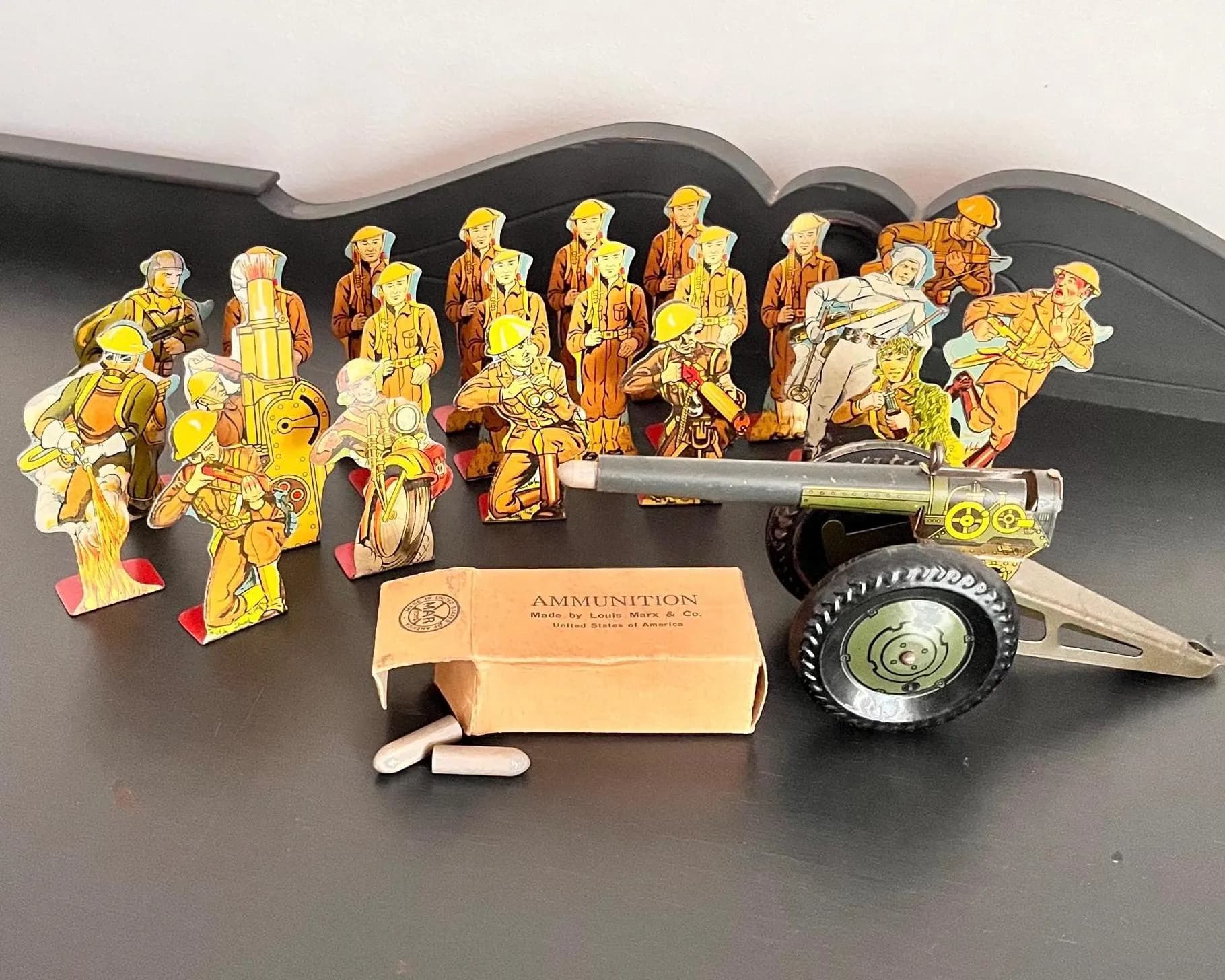1930s Marx Pre War Deluxe Army Target Set with 21 Soldiers and Gun with Metal Wheels