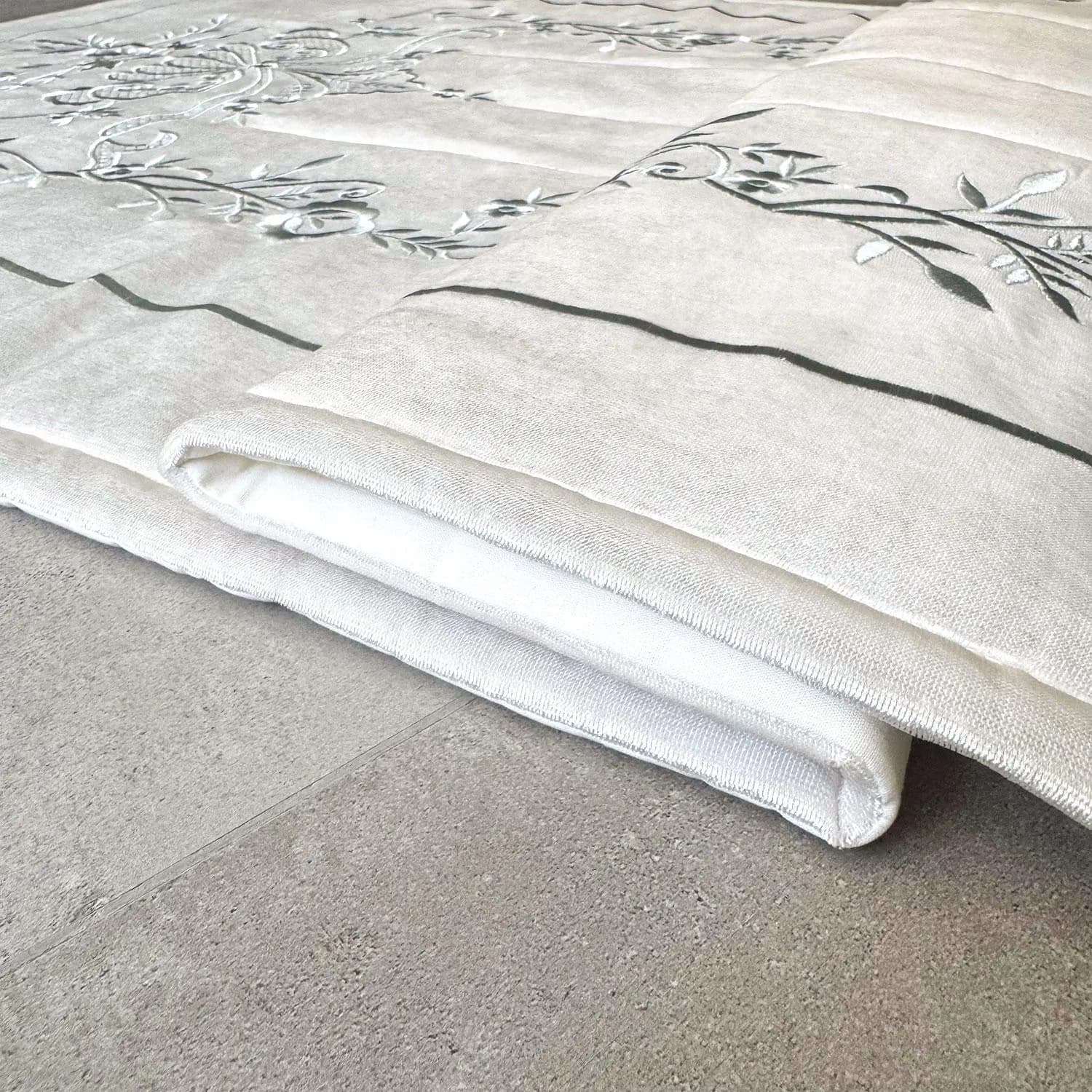 Cream Velvet Islamic Prayer Rug with Silver Embroidery, Muslim Prayer Mat, Islamic Home Decor, Soft Velvet Janamaz, Ramadan Gift, Sejadah - image 5