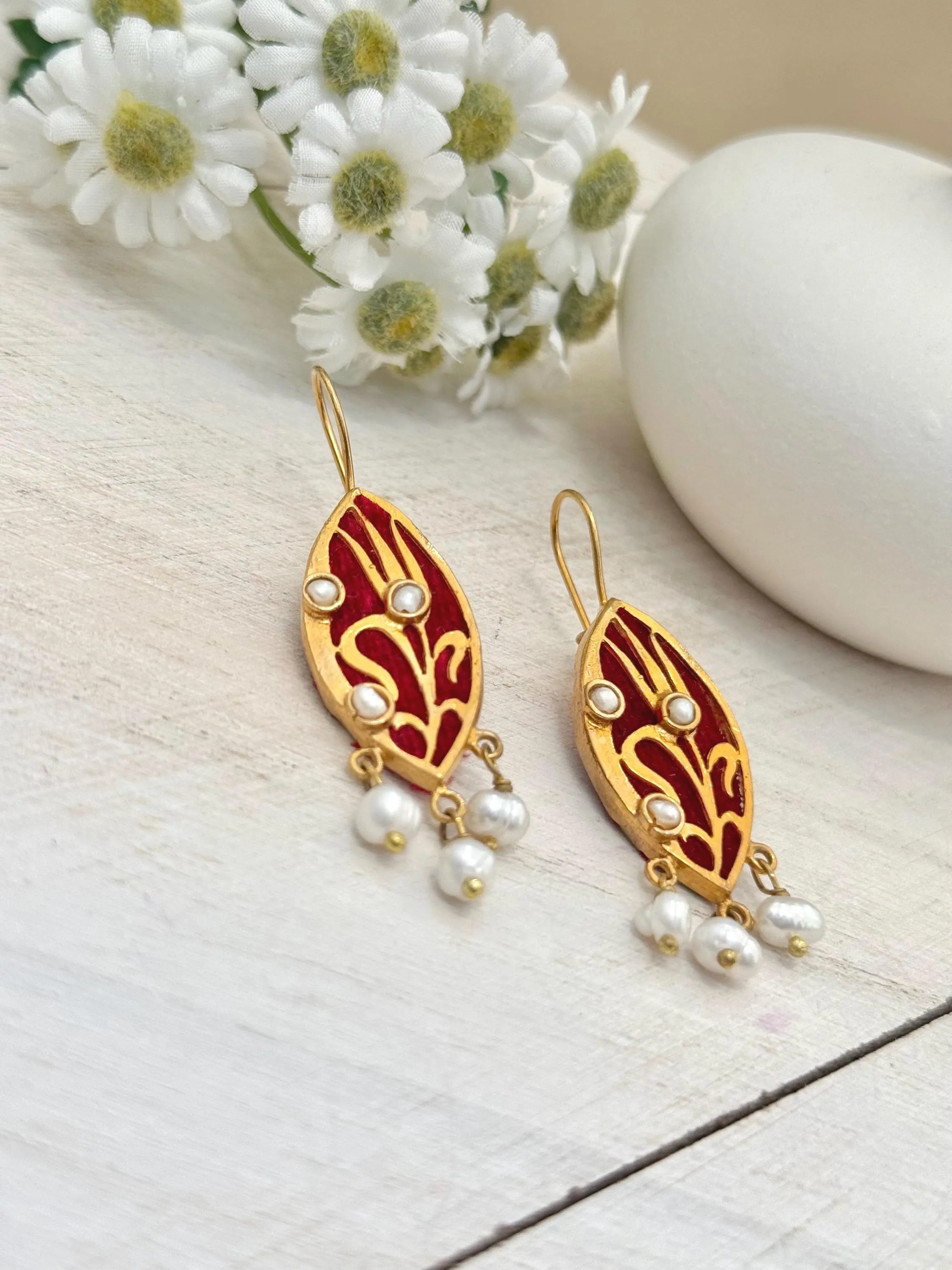 Tulip Motif Velvet Earrings – Freshwater Pearl & Gold - image 4