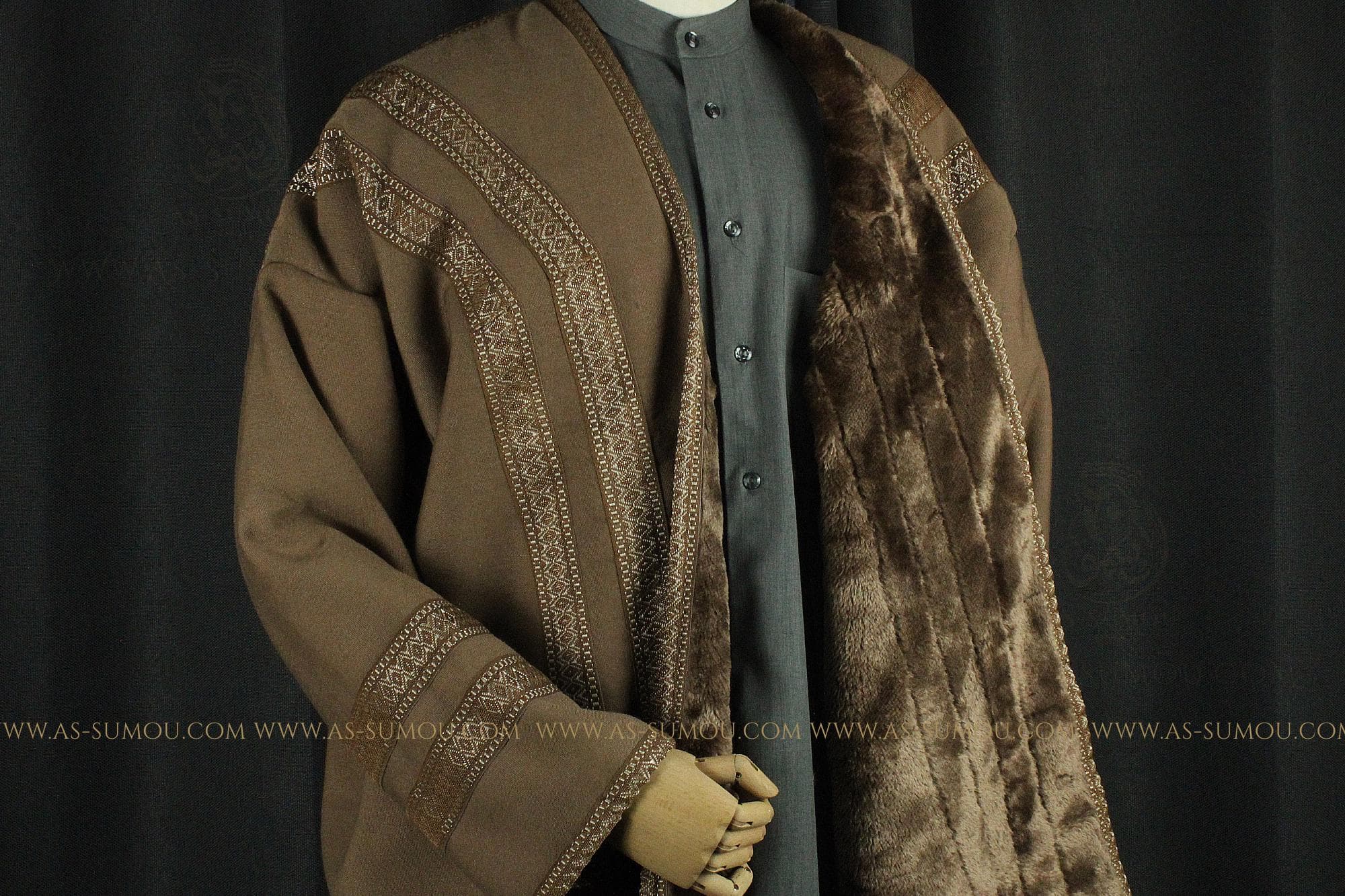 Rare Brown Men’s Farwa Bisht Arabian Coat Fur Lined Warm Winter Coat Arabic Abaya Quality Arab Attire Mishla Farwah فروة فروات شتوية رجالي - image 3
