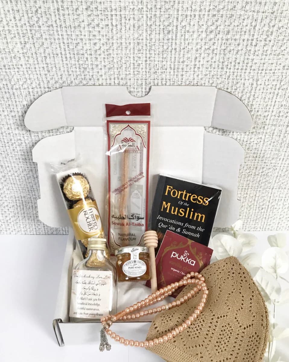 Luxury Islamic Men’s Hamper Teacher Gift Wedding Engagement Nikah Walima Brother Father Husband Son Revert Zam Zam Hajj Gift Umrah Groom - image 3