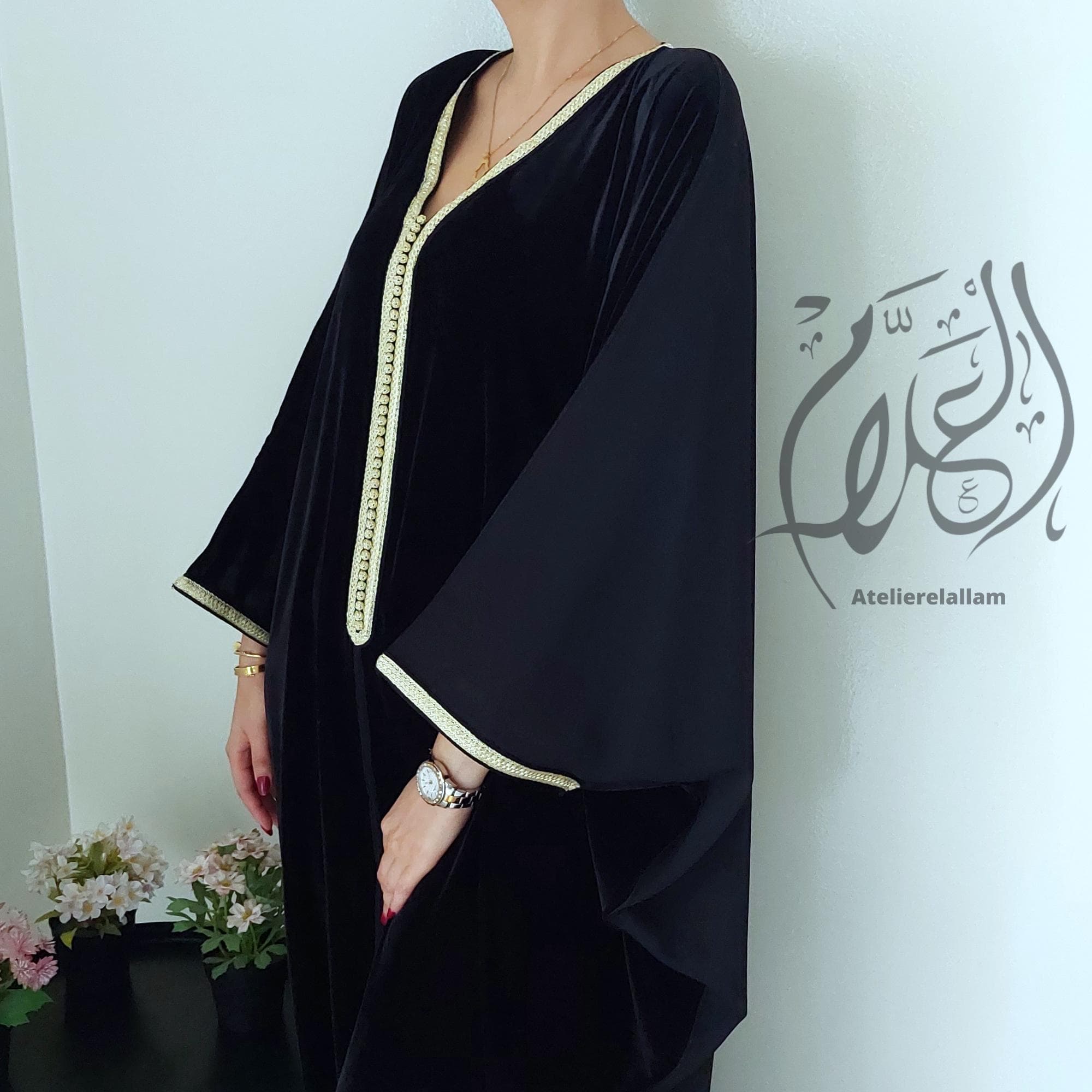 robe marocaine avec tissu de velour de soie trés souple et fluide