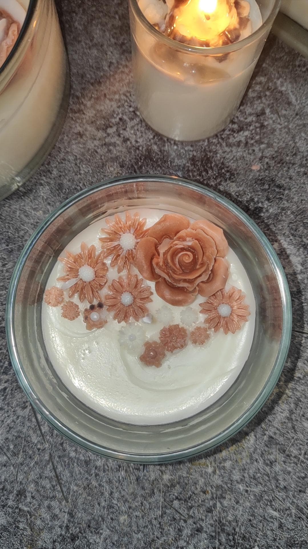 handmade Kerze | duftkerze | blumenkerze | rosenkerze | Gastgeschenk | 200ml Glas | sojawachs | Weihnachten | Geburtstag | Muttertag - image 3