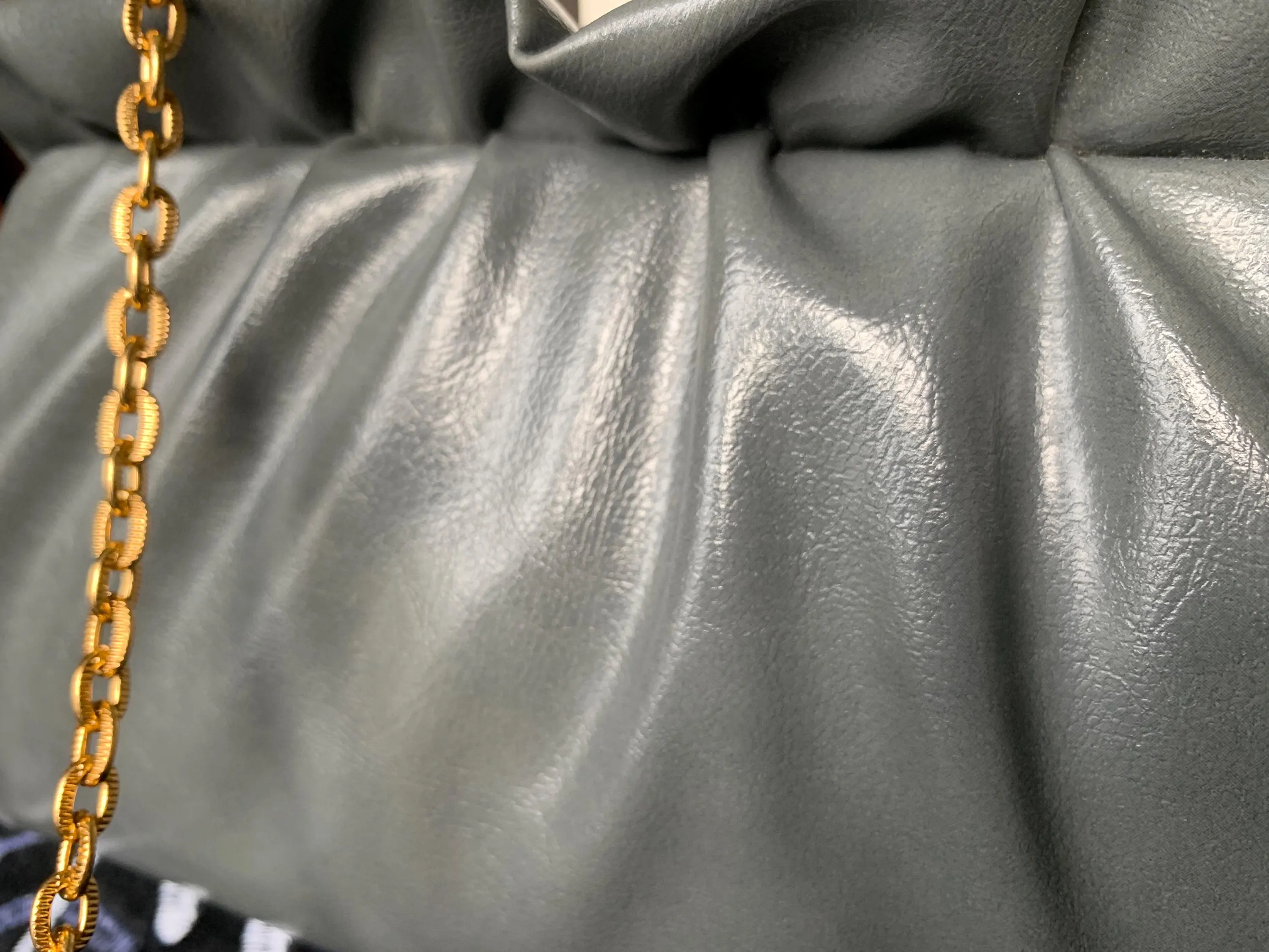 Unused Vintage 6“x 9 1/4” Grey Pebbled/Textured (Faux)Leather? Ruched Structured Clutch/Shoulder Bag w/Gold Frame, Clasp & 16.5” Chain Strap - image 4