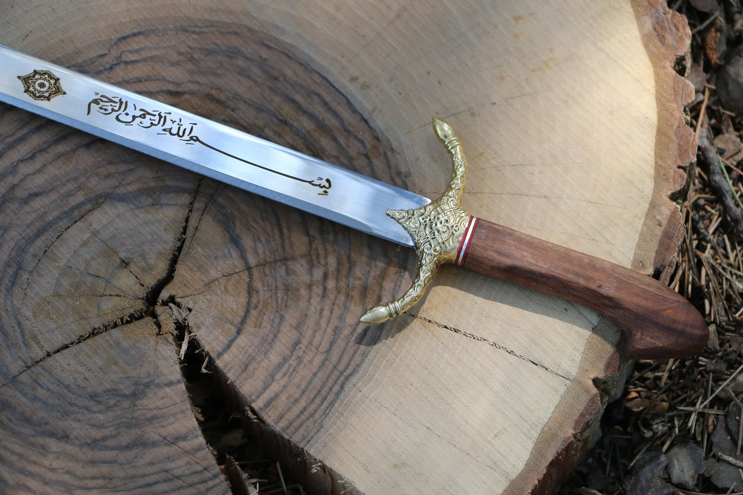 Handmade Custom Arabian Sword: Engraved Islamic Decoration Desktop Sword Gift - image 5