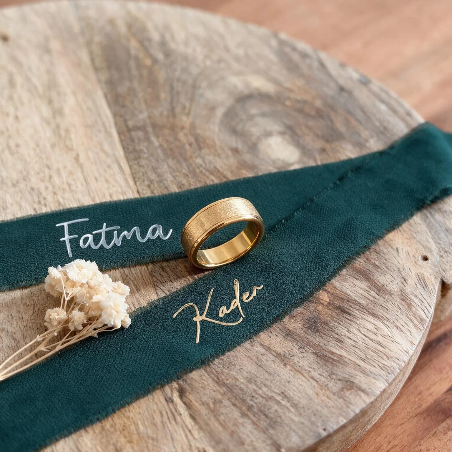 Personalisiertes Ringband Chiffon Dunkelgrün 25mm mit 2 Namen, Trauringband Fransen, Hochzeit Verlobung Ringkissen Alternative