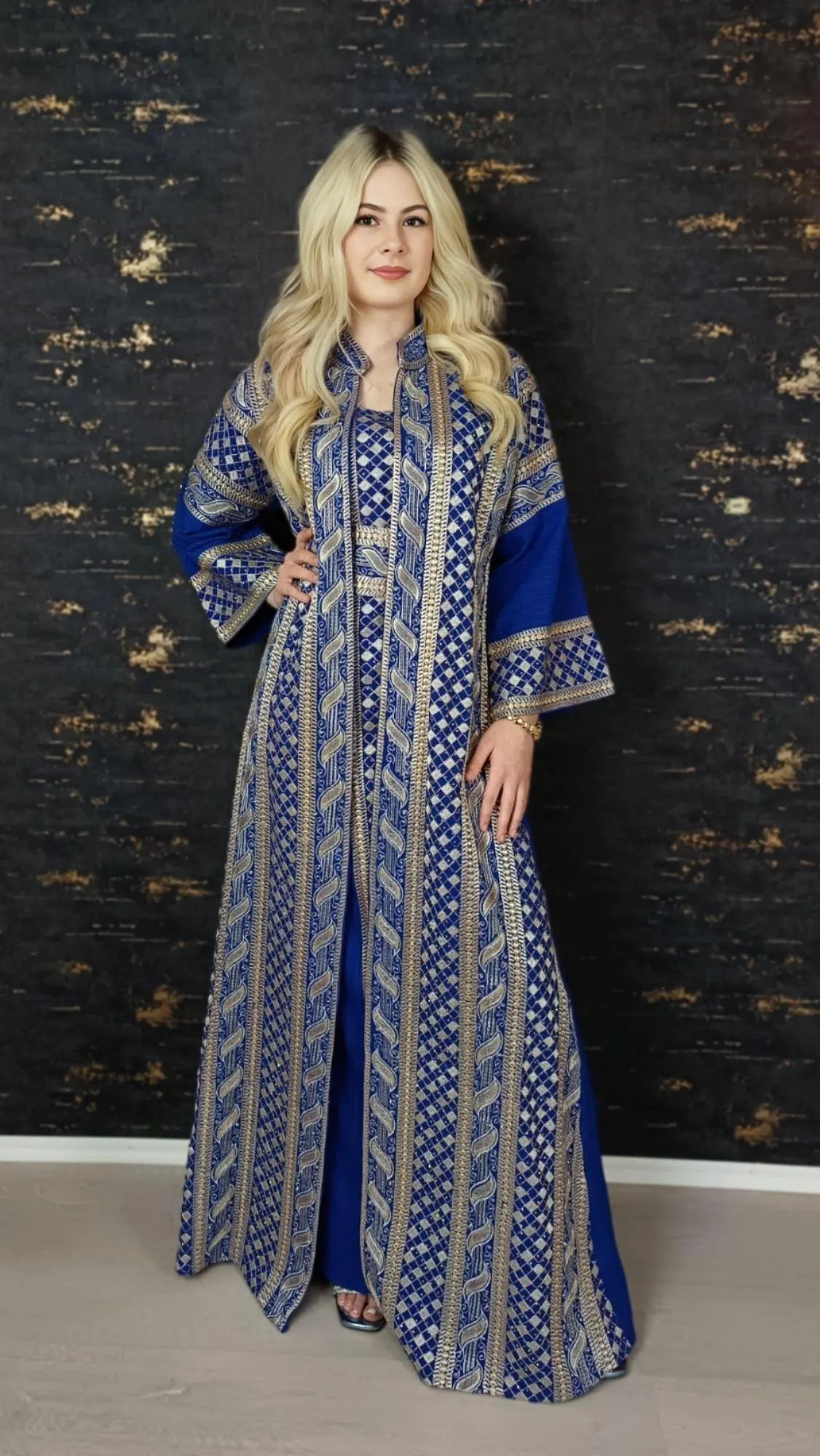 bestickter Kaftan, Hanien blau, Kaftan Frauen, Abendkleid, Hochzeit, marokkanischer Kaftan, arabischer Kaftan, Takshita, Hennakleid, Abaya - image 4