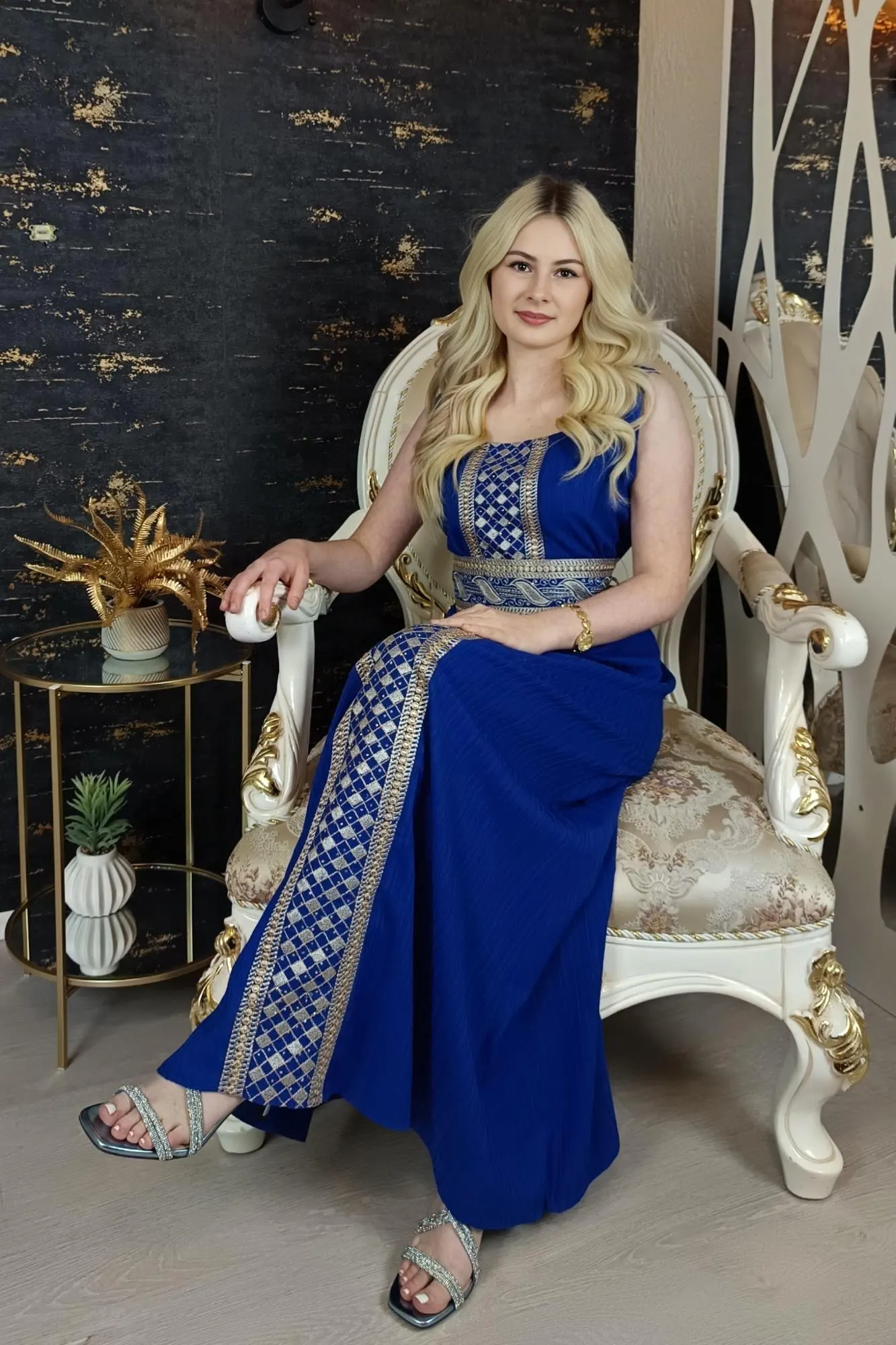 bestickter Kaftan, Hanien blau, Kaftan Frauen, Abendkleid, Hochzeit, marokkanischer Kaftan, arabischer Kaftan, Takshita, Hennakleid, Abaya - image 3
