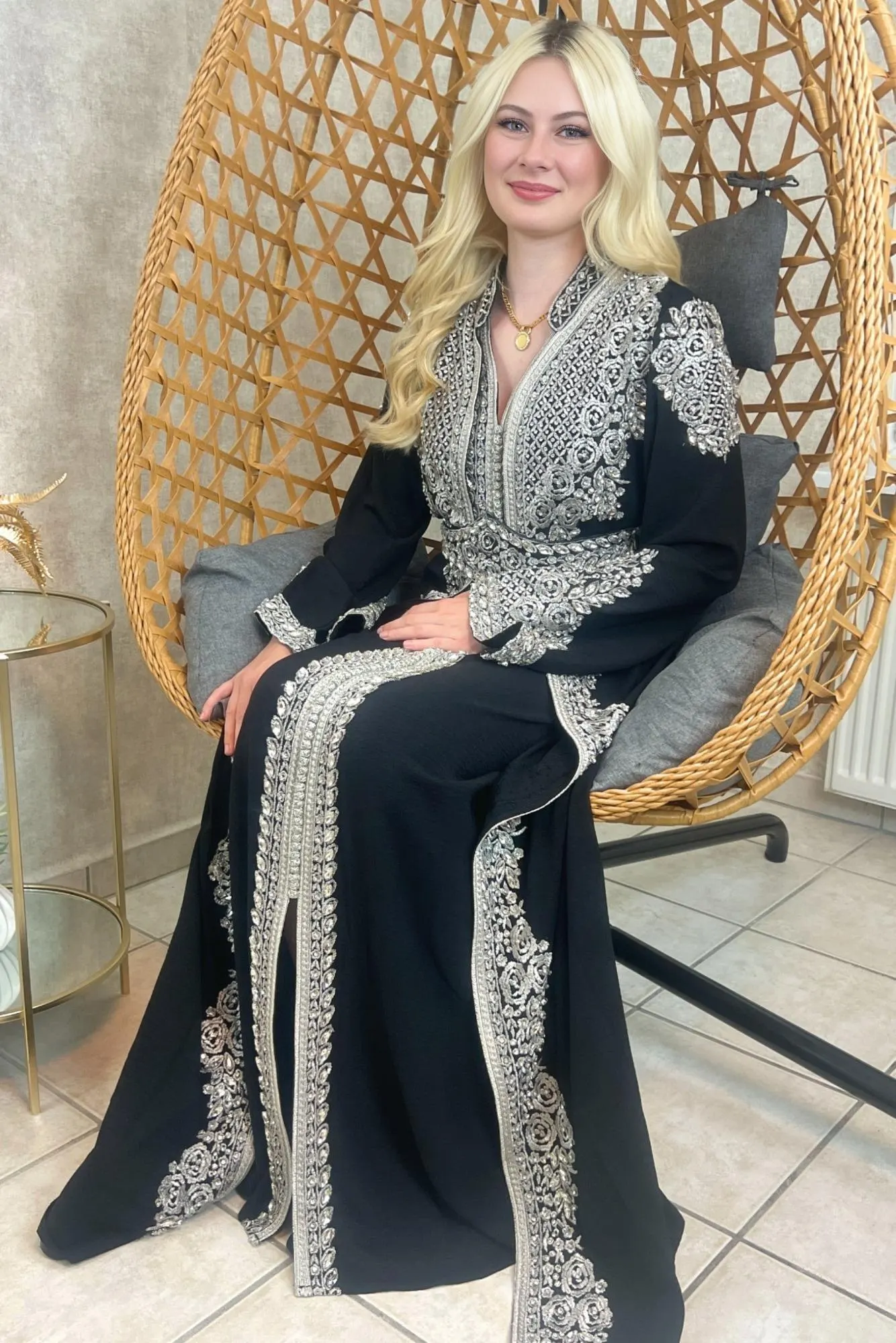 Kaftan Balkies mit Abaya, schwarz, Trompetenärmel, Gürtel, silber Stickerei, Abendkleid, Hochzeitsdress, Verlobung, Hennakleid, Festkleid - image 3