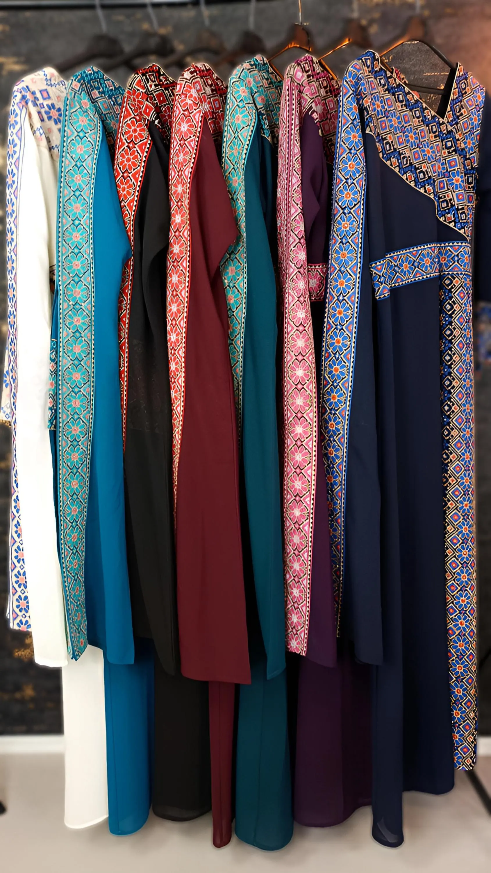 Kaftan Schaza mit Gürtel, petrol, asymmetrischer Halsausschnitt, unterschiedliche Armlängen, bunte Stickerei, Kleid für besondere Anlässe - image 4