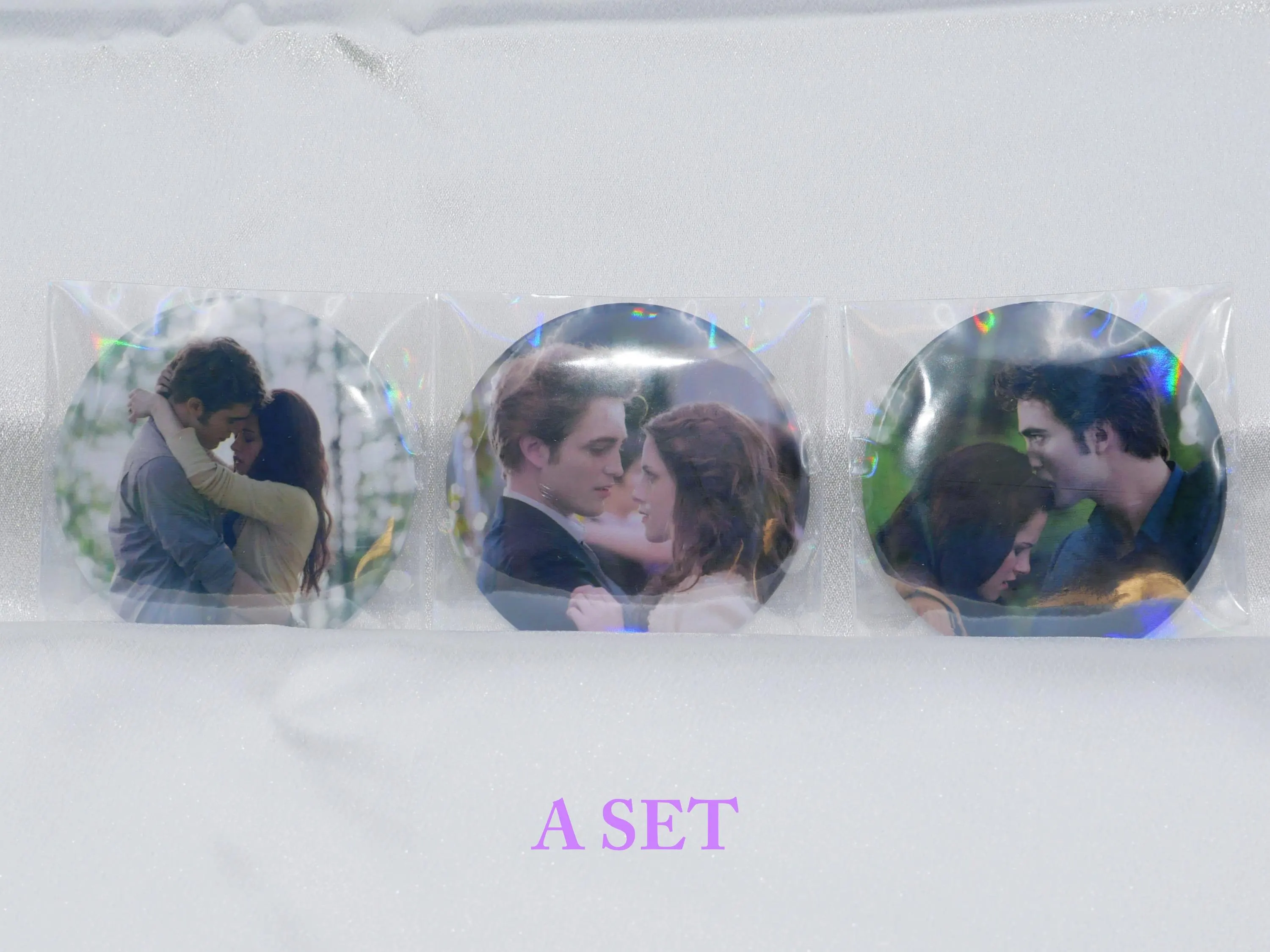 Twilight tinplate badge Set / Edward & Bella / tinplate pins / Tinplate buttons / Button Badge / Very Beautiful - image 4