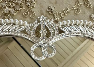 Elegant Silver Heart Mirror with Pearl Design - image 4