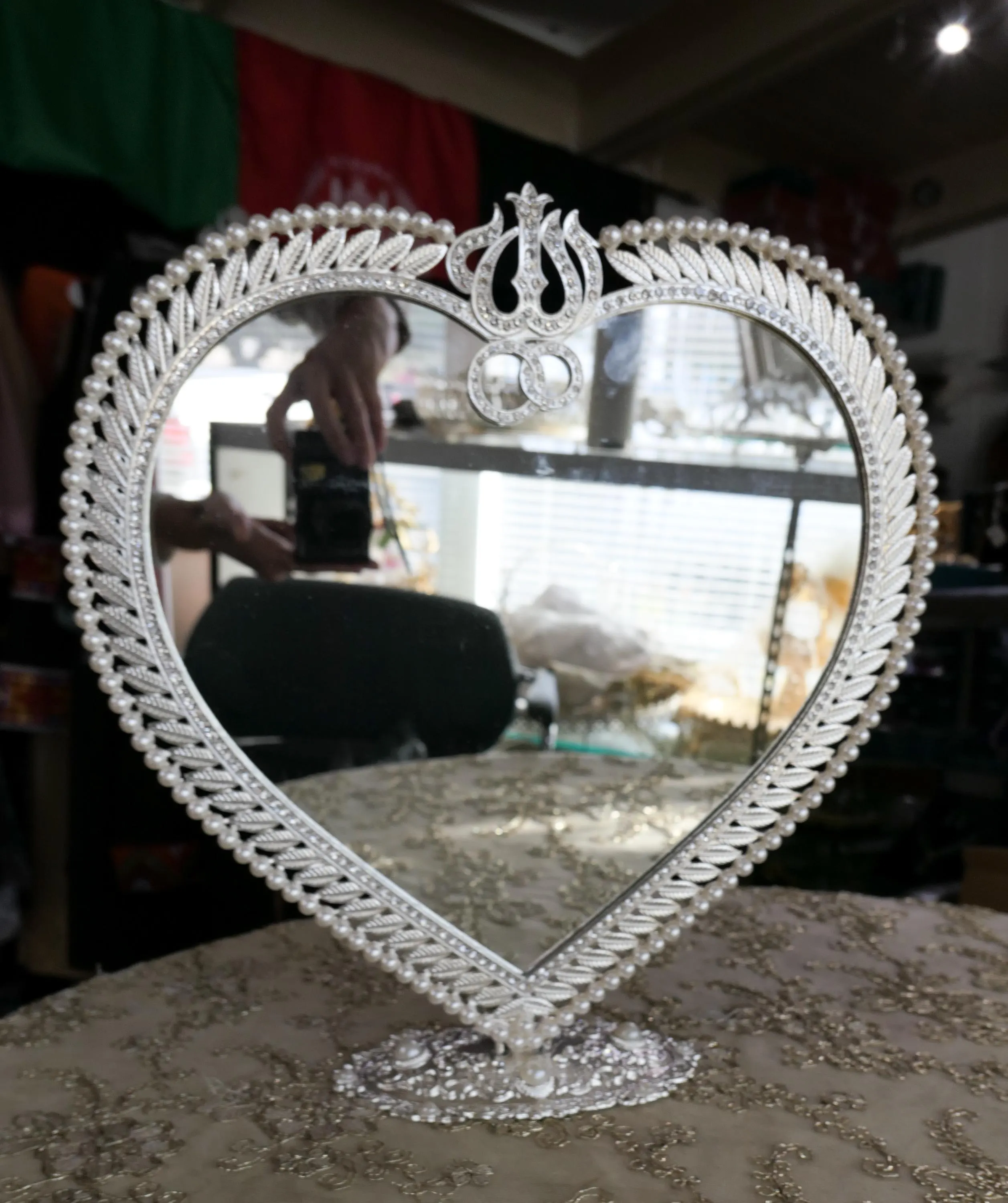 Elegant Silver Heart Mirror with Pearl Design - image 5