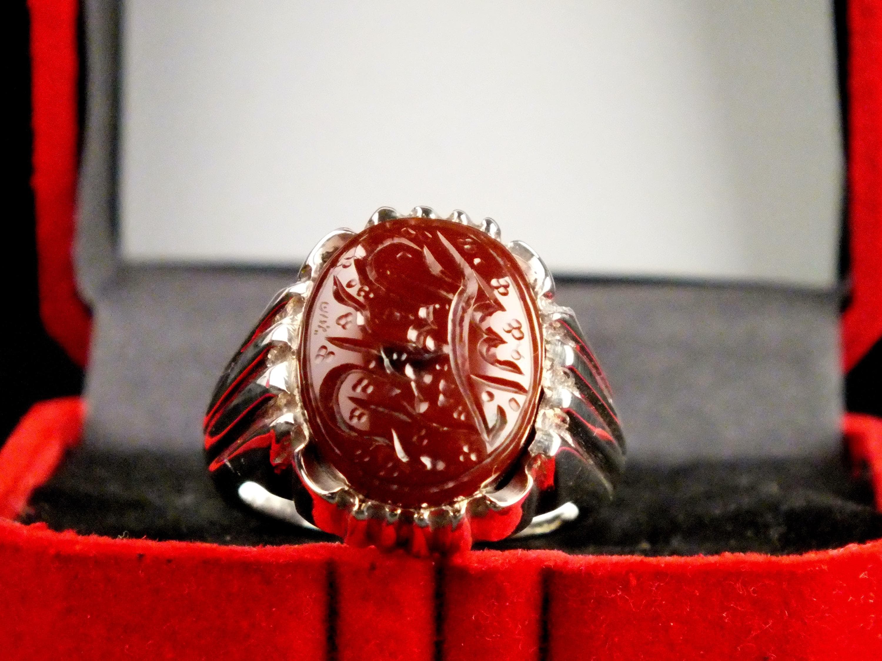 Handmade Yemeni Agate Sterling Silver Ring with Quran Engravings, Size 8 - image 3