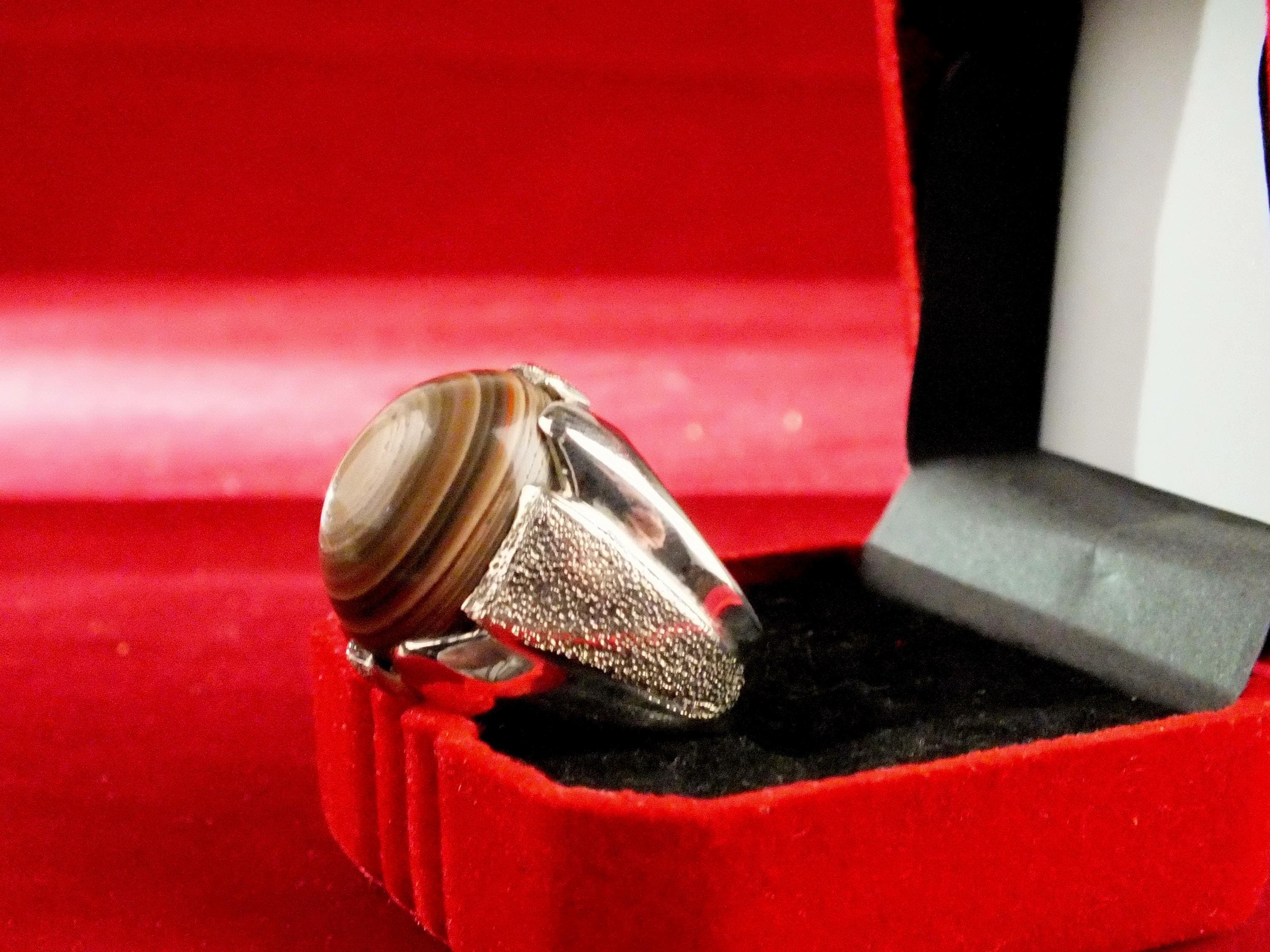 Beautiful hand made size 9 Bahrini 990 sterling silver with eye agate(Baqarani aqeeq) - image 4
