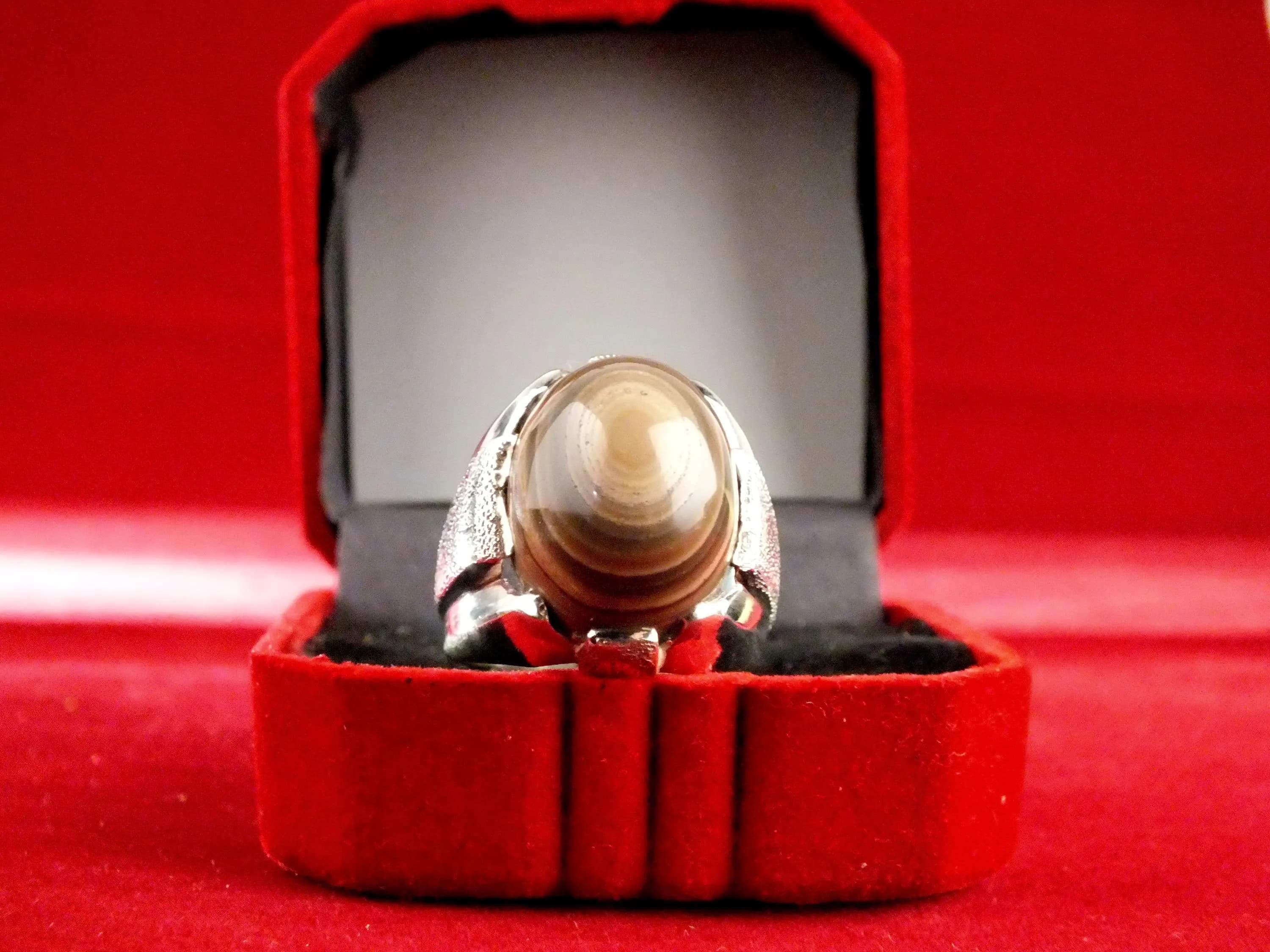 Beautiful hand made size 9 Bahrini 990 sterling silver with eye agate(Baqarani aqeeq) - image 3