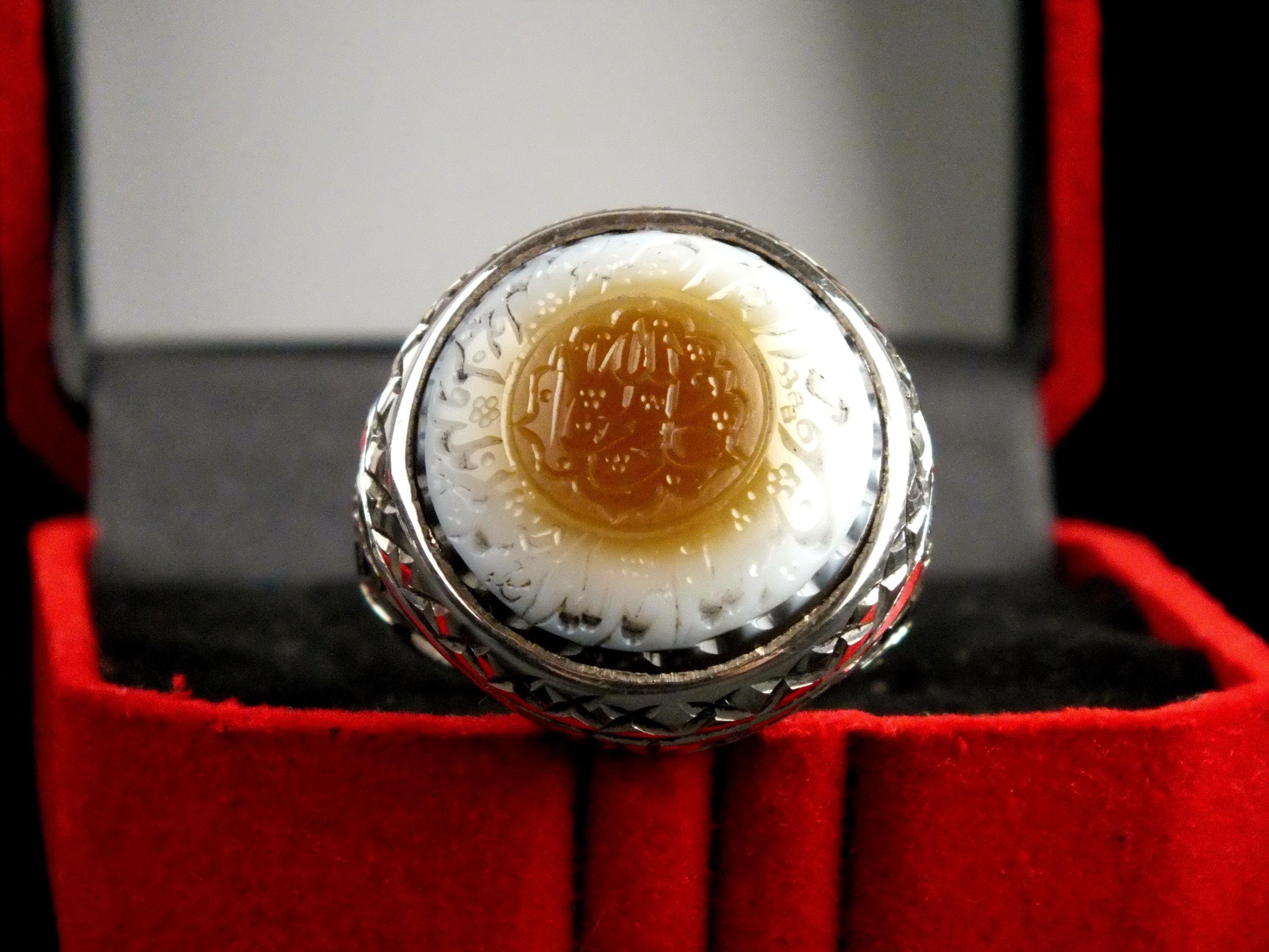 Beautiful hand made size 9.5 Bahrini 990 sterling silver with eye agate(Baqarani aqeeq) with hand made islamic scripts - image 3