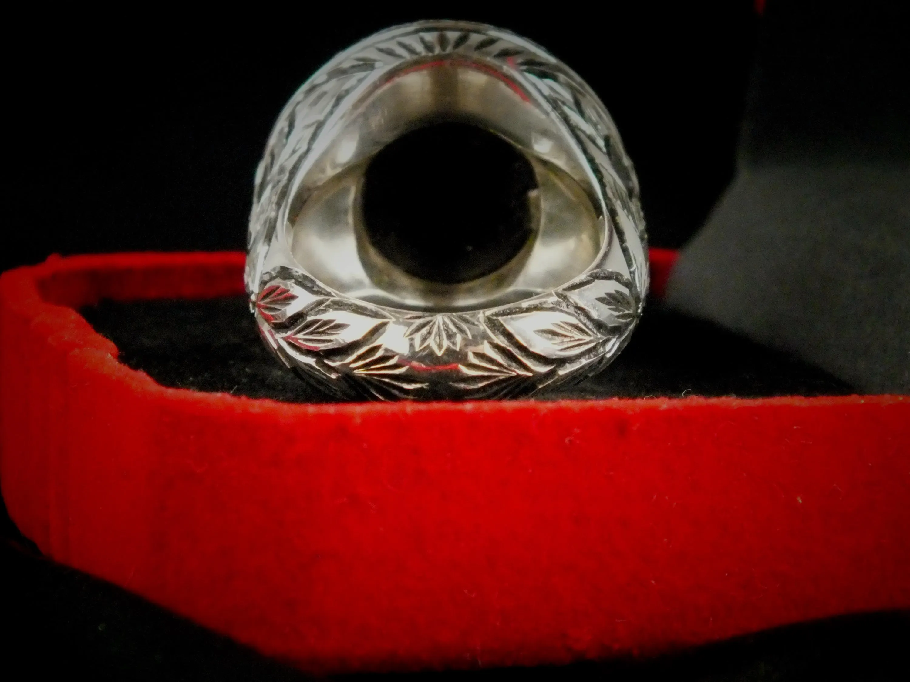 Beautiful hand made size 9.5 Bahrini 990 sterling silver with eye agate(Baqarani aqeeq) with hand made islamic scripts - image 5