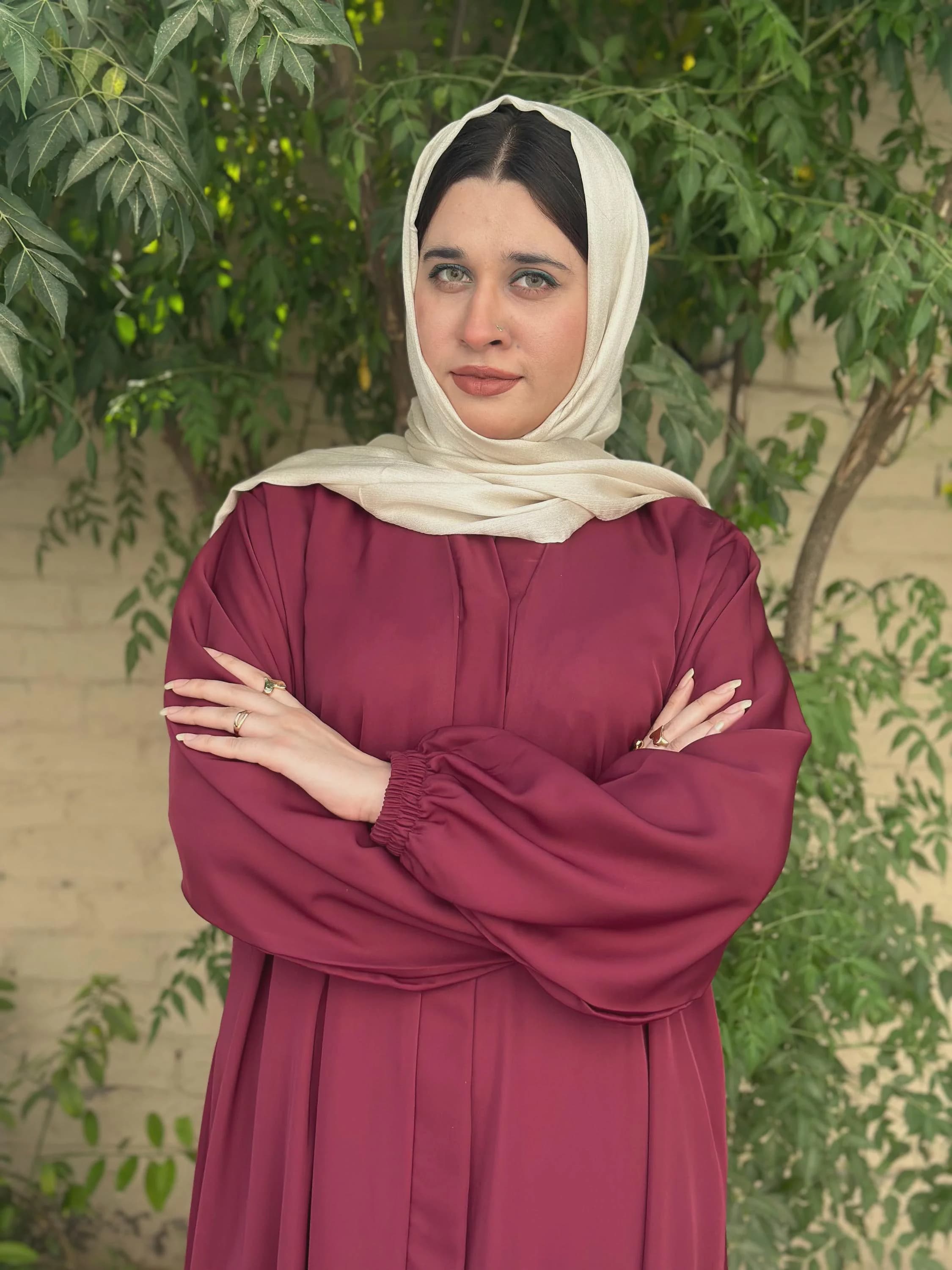Mehroon Front Open Abaya: Pleated Back, Elastic Sleeves - image 5