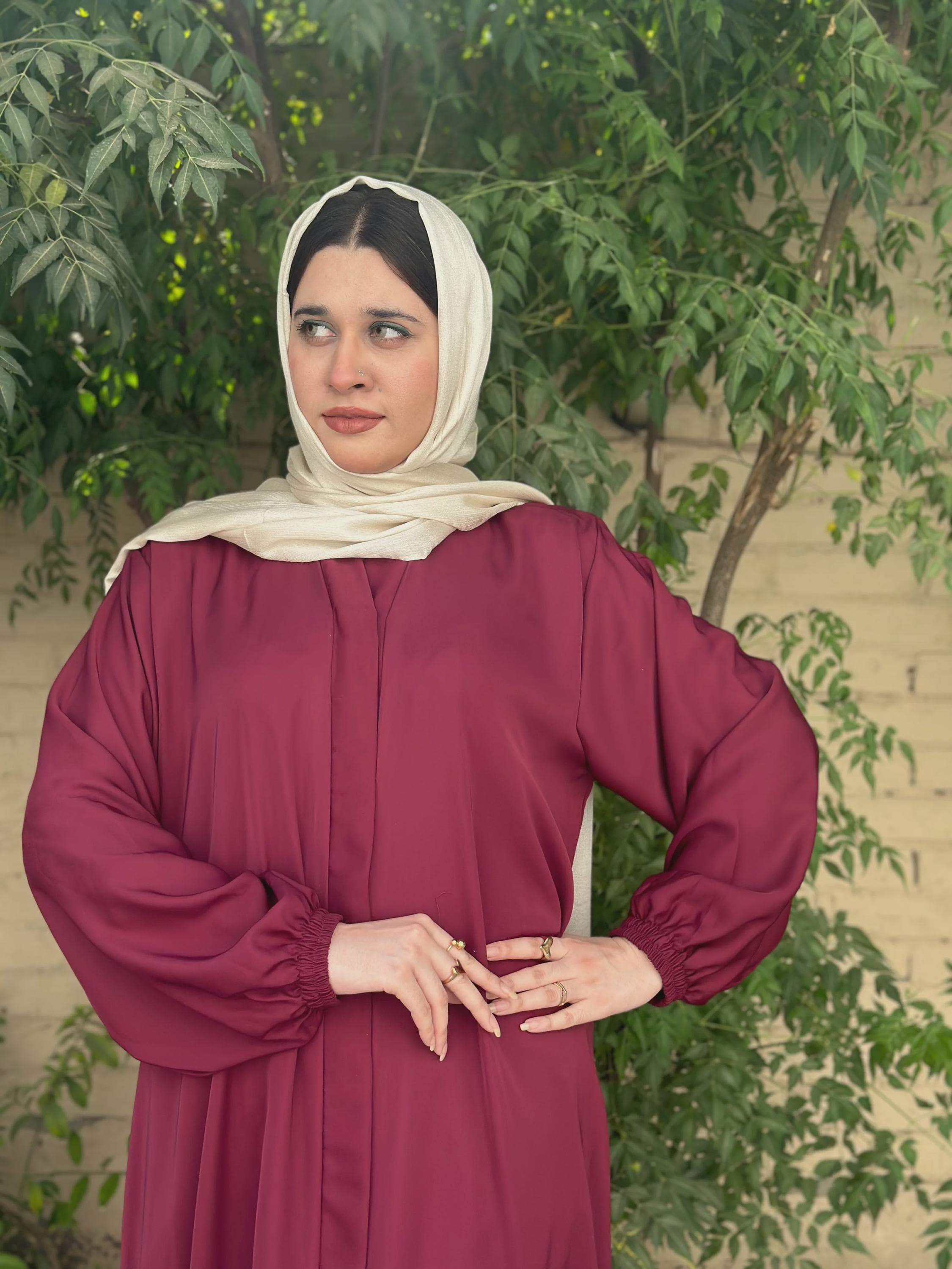 Mehroon Front Open Abaya: Pleated Back, Elastic Sleeves - image 4